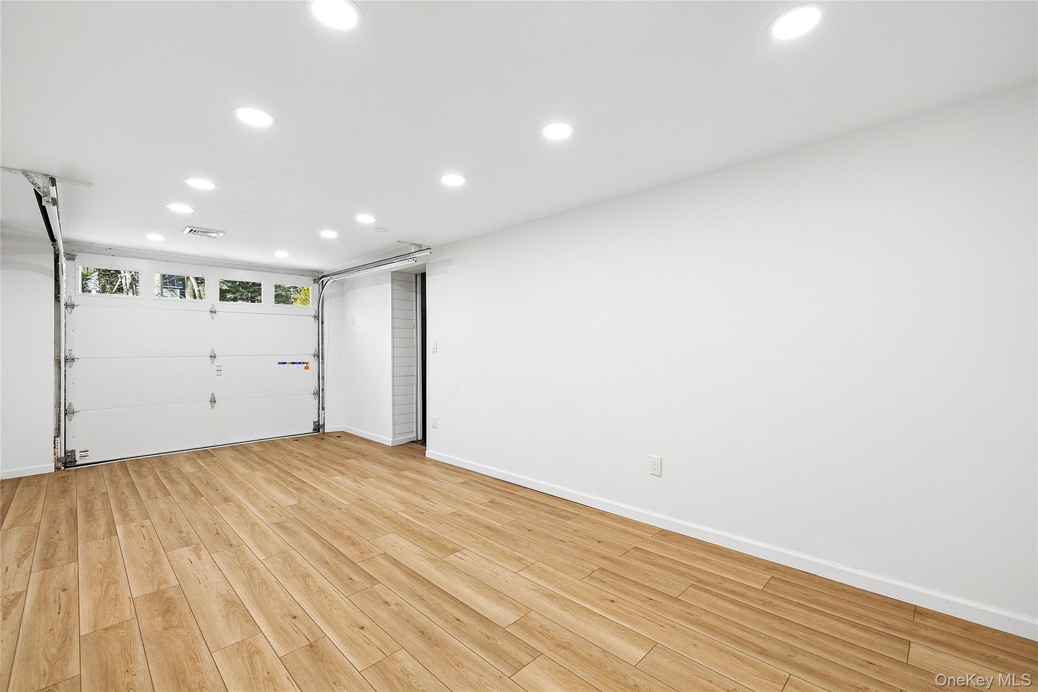 #17 photo, 14 Suydam Drive, Melville , NY 11747