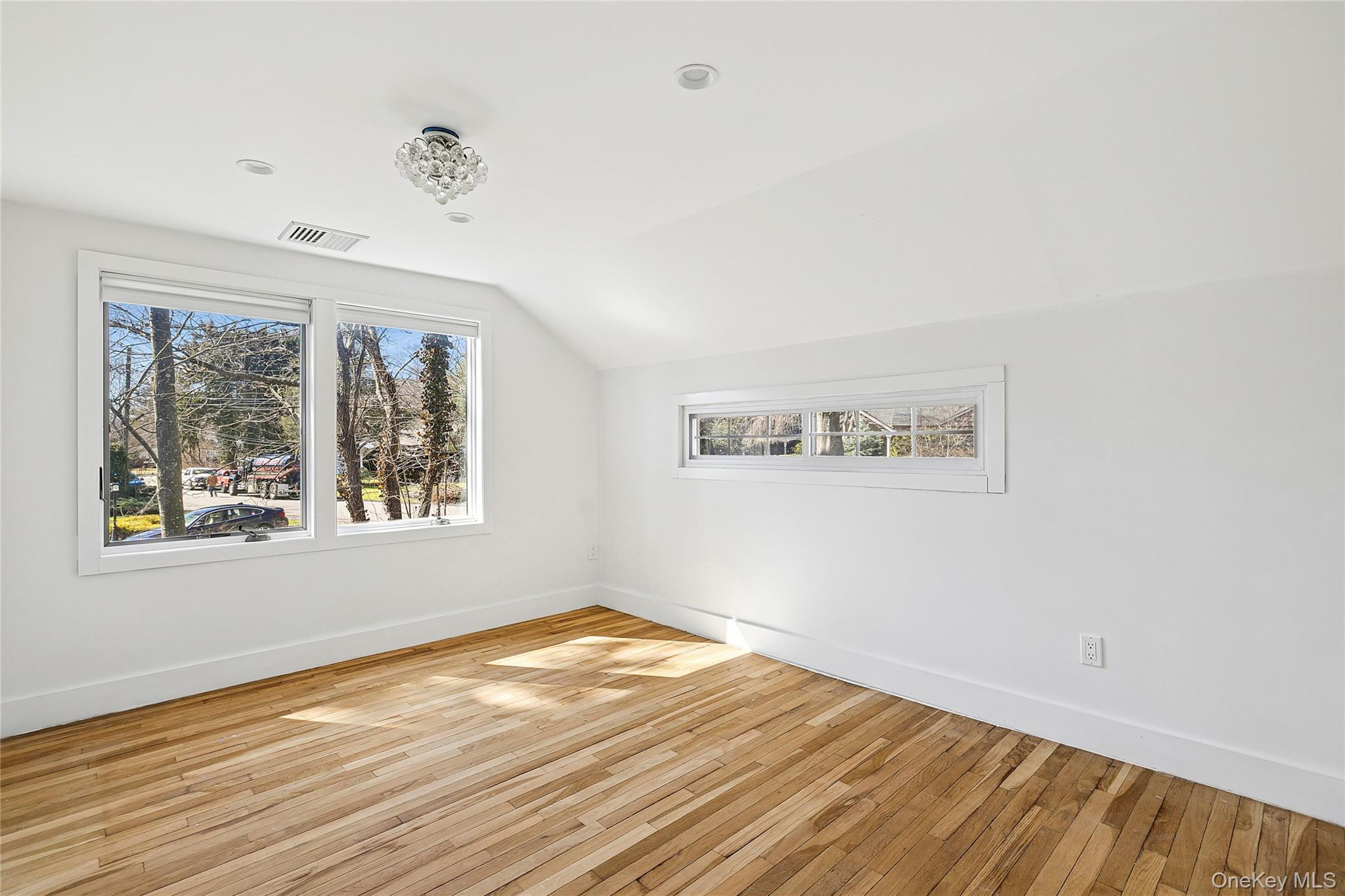 #7 photo, 14 Suydam Drive, Melville , NY 11747