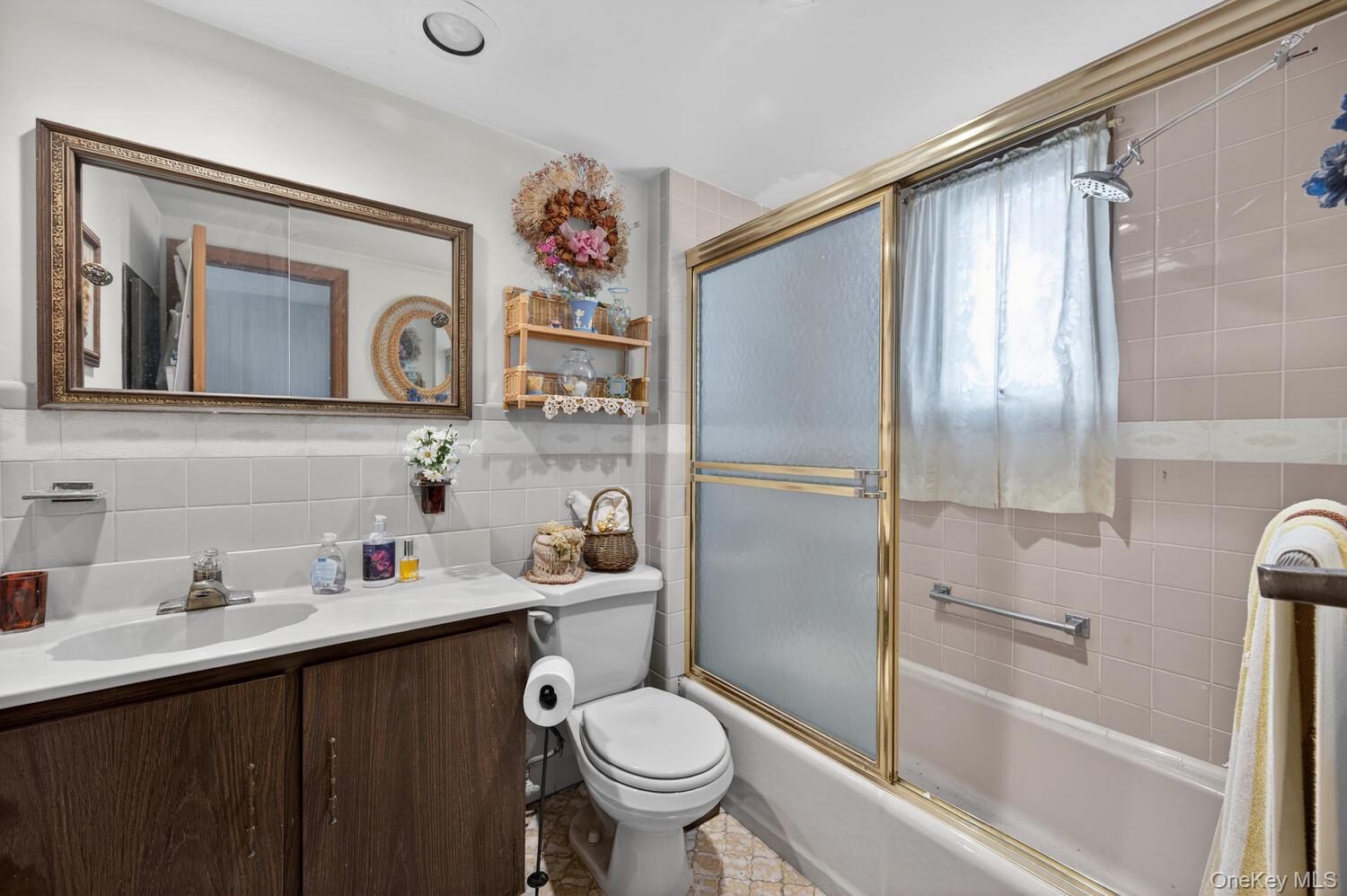 #15 photo, 2003 Park Avenue, East Meadow , NY 11554