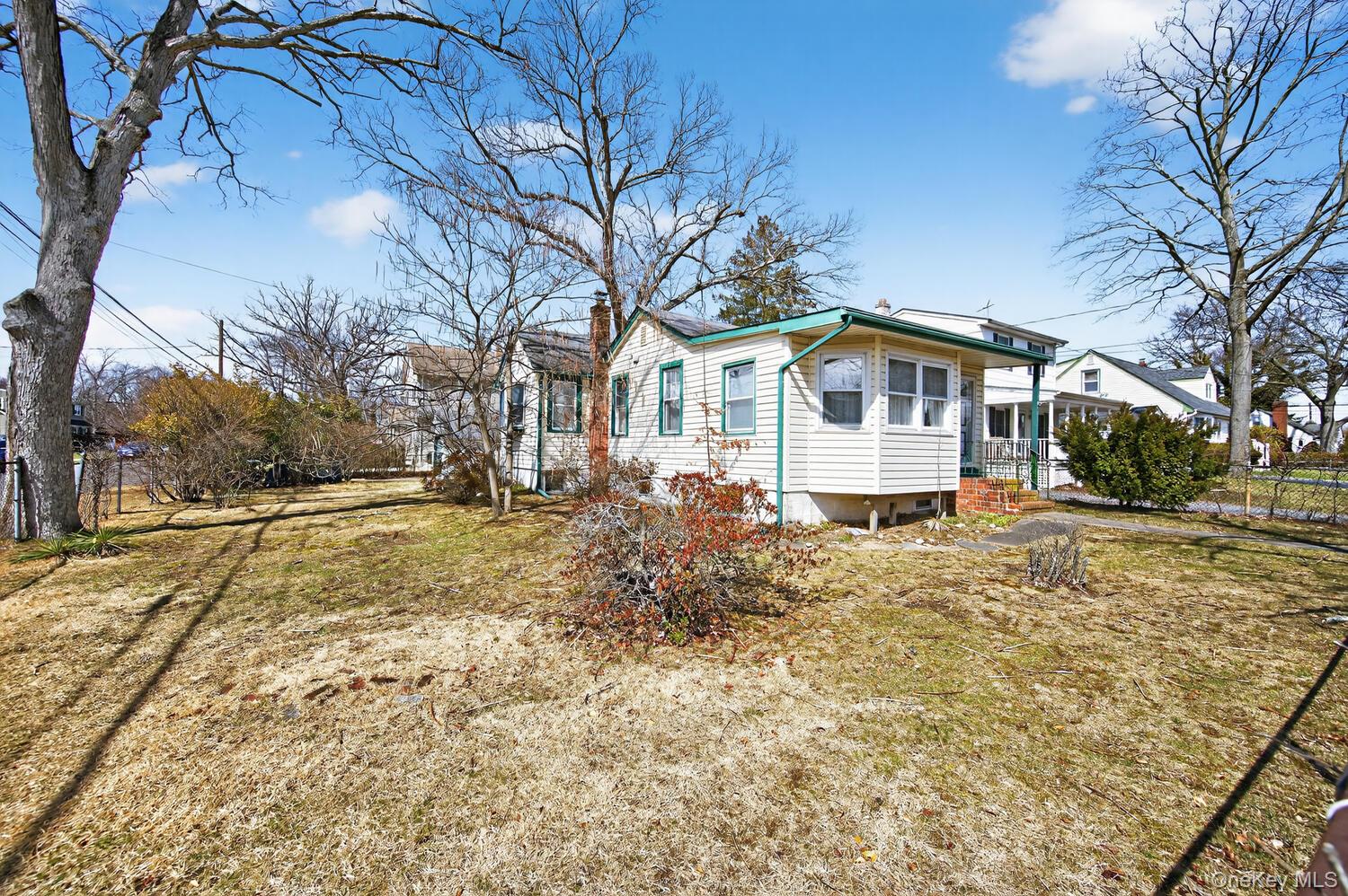 #19 photo, 2003 Park Avenue, East Meadow , NY 11554