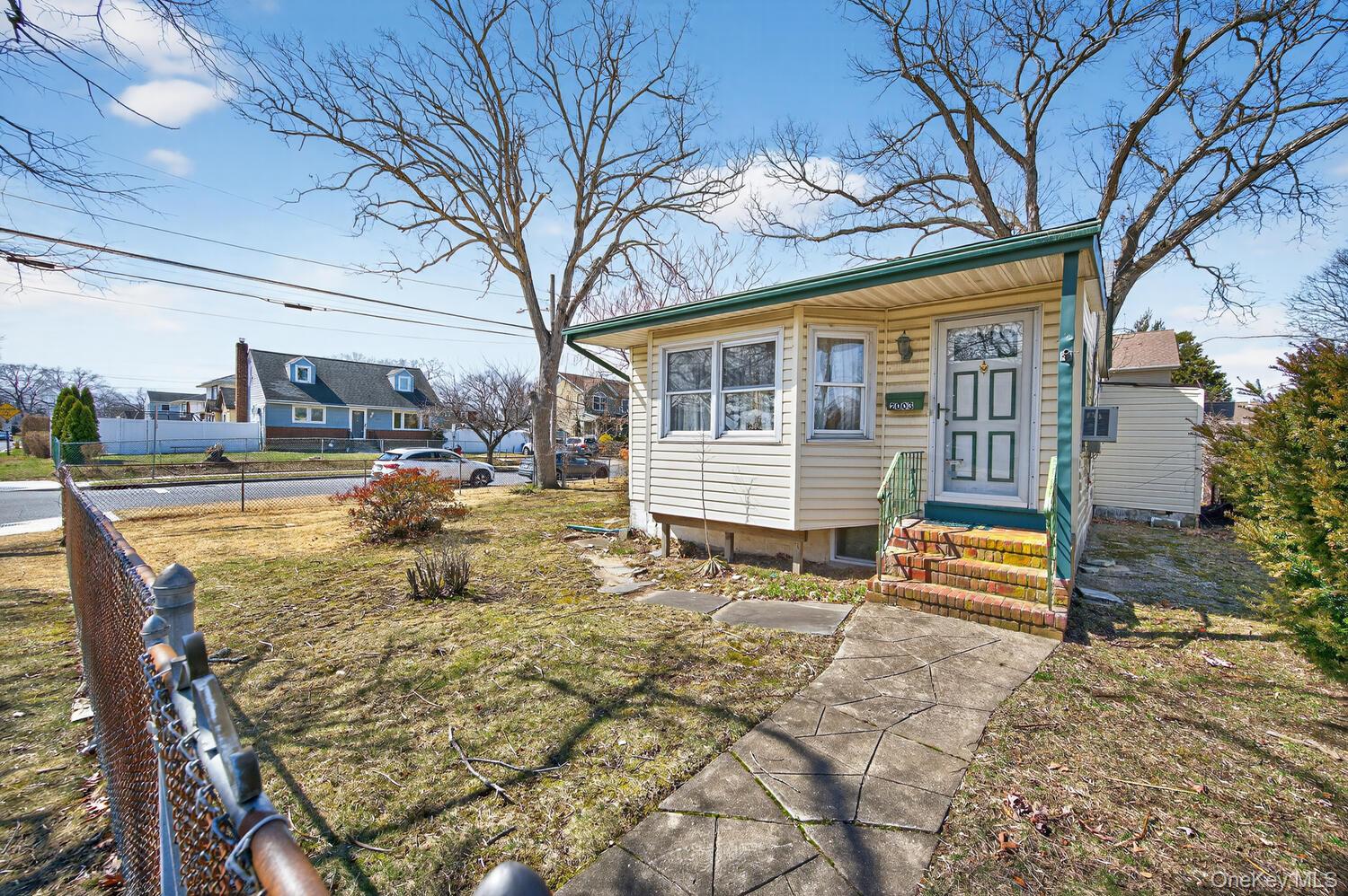 #2 photo, 2003 Park Avenue, East Meadow , NY 11554