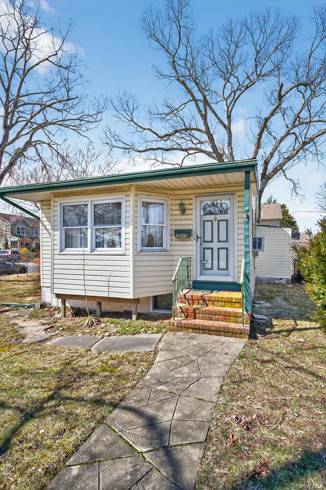 #3 photo, 2003 Park Avenue, East Meadow , NY 11554