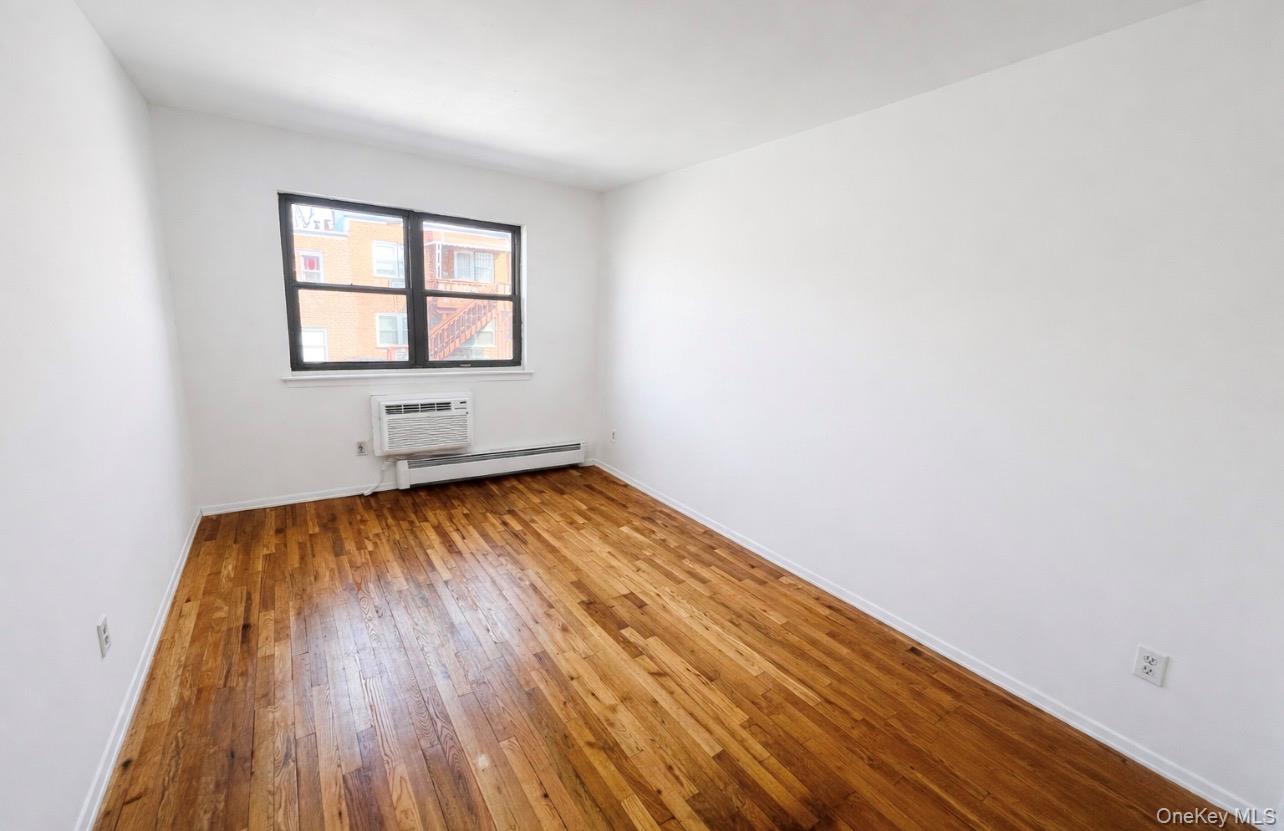 #4 photo, 240-27 69th Avenue, Douglaston , NY 11362