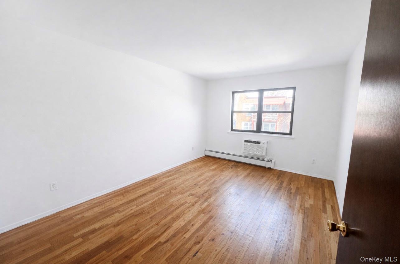 #6 photo, 240-27 69th Avenue, Douglaston , NY 11362