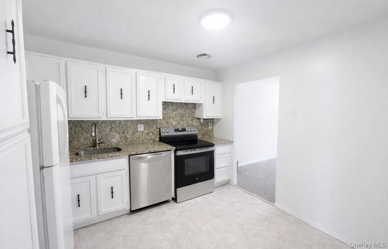 #8 photo, 240-27 69th Avenue, Douglaston , NY 11362