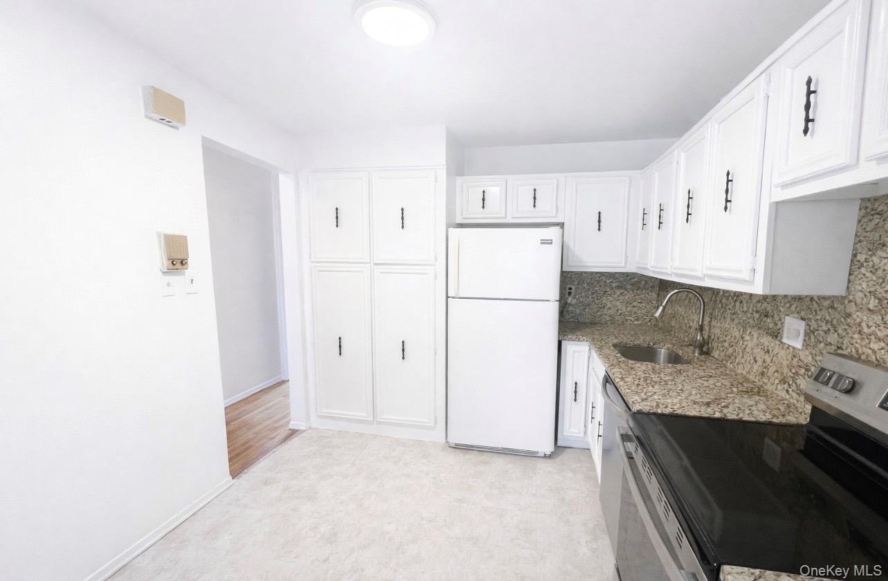 #9 photo, 240-27 69th Avenue, Douglaston , NY 11362