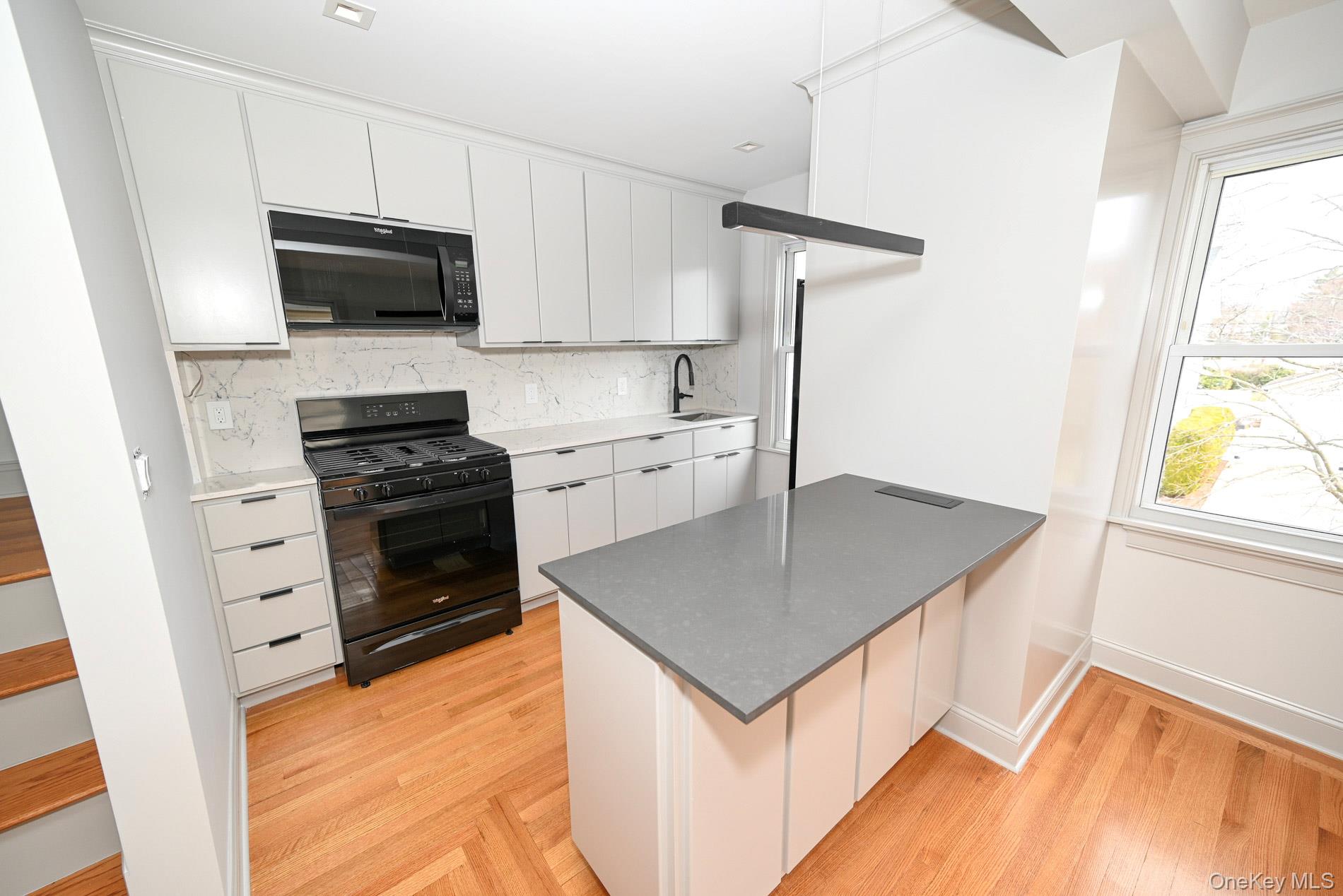 #12 photo, 29 Everett Street, Lynbrook , NY 11563