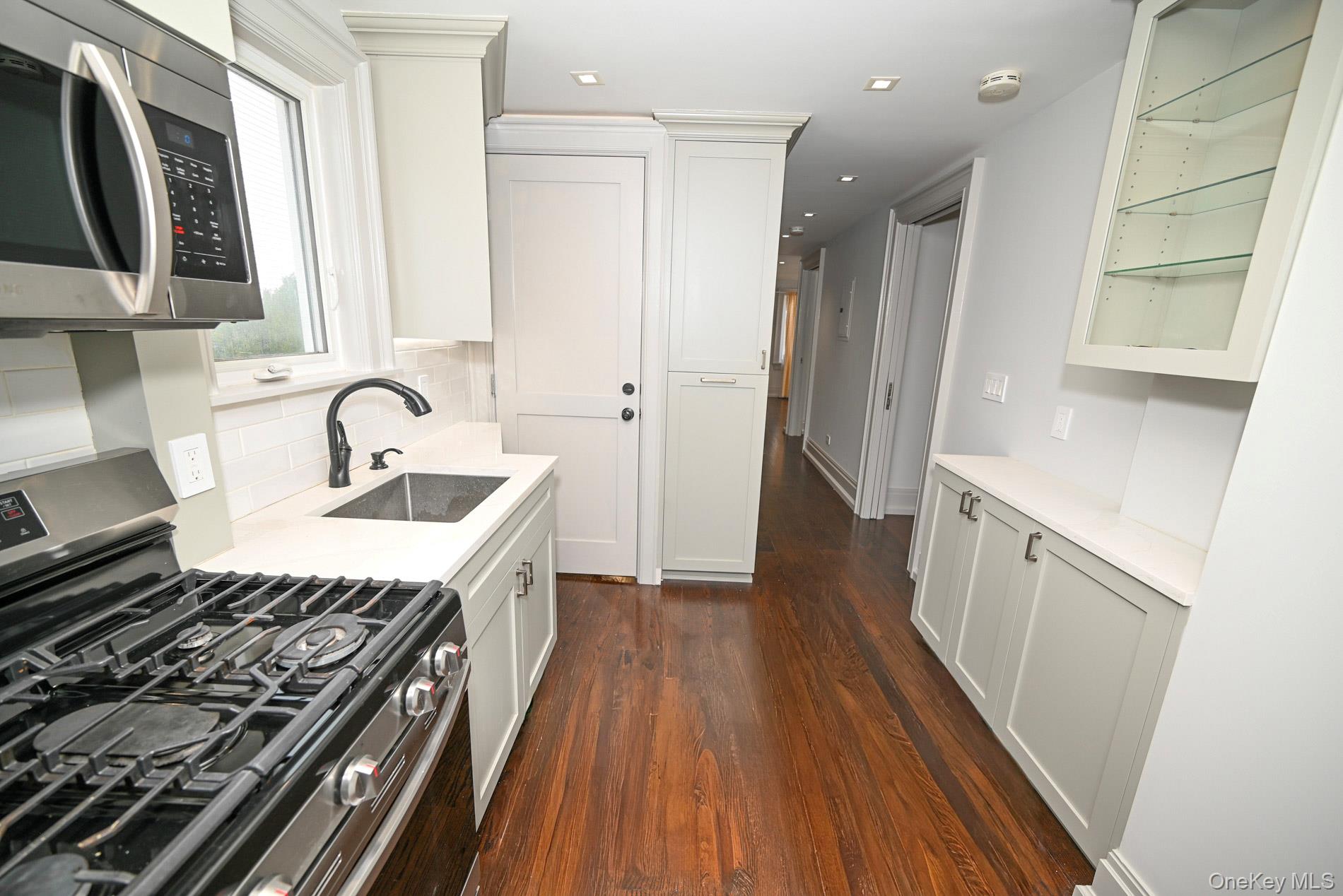 #3 photo, 29 Everett Street, Lynbrook , NY 11563