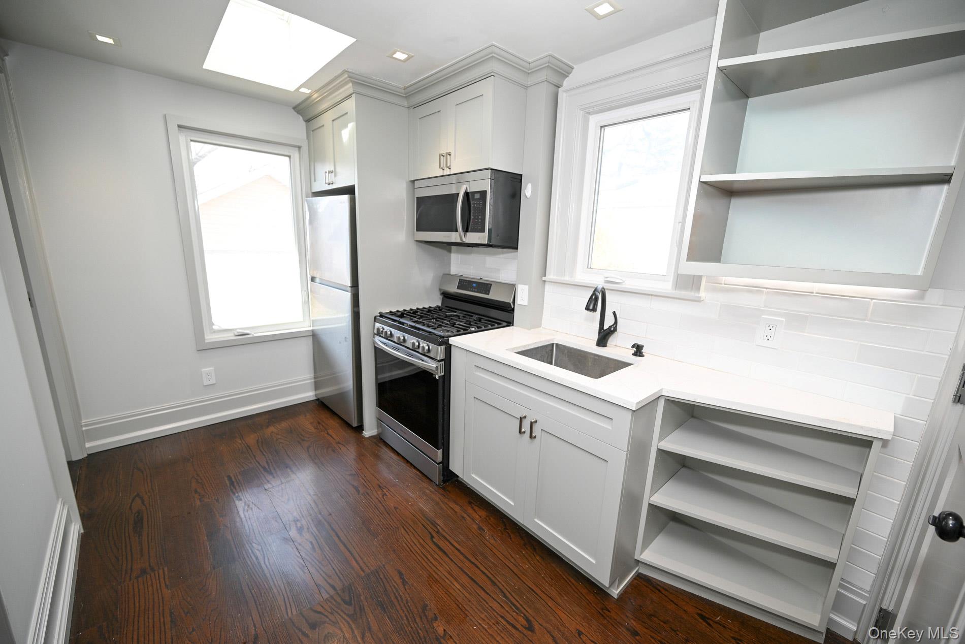 #4 photo, 29 Everett Street, Lynbrook , NY 11563