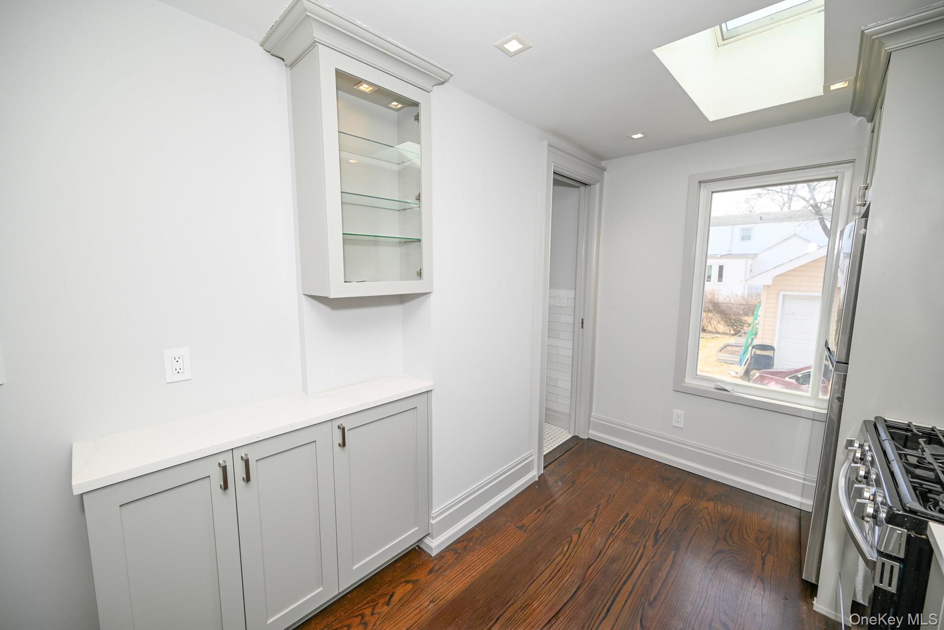 #6 photo, 29 Everett Street, Lynbrook , NY 11563