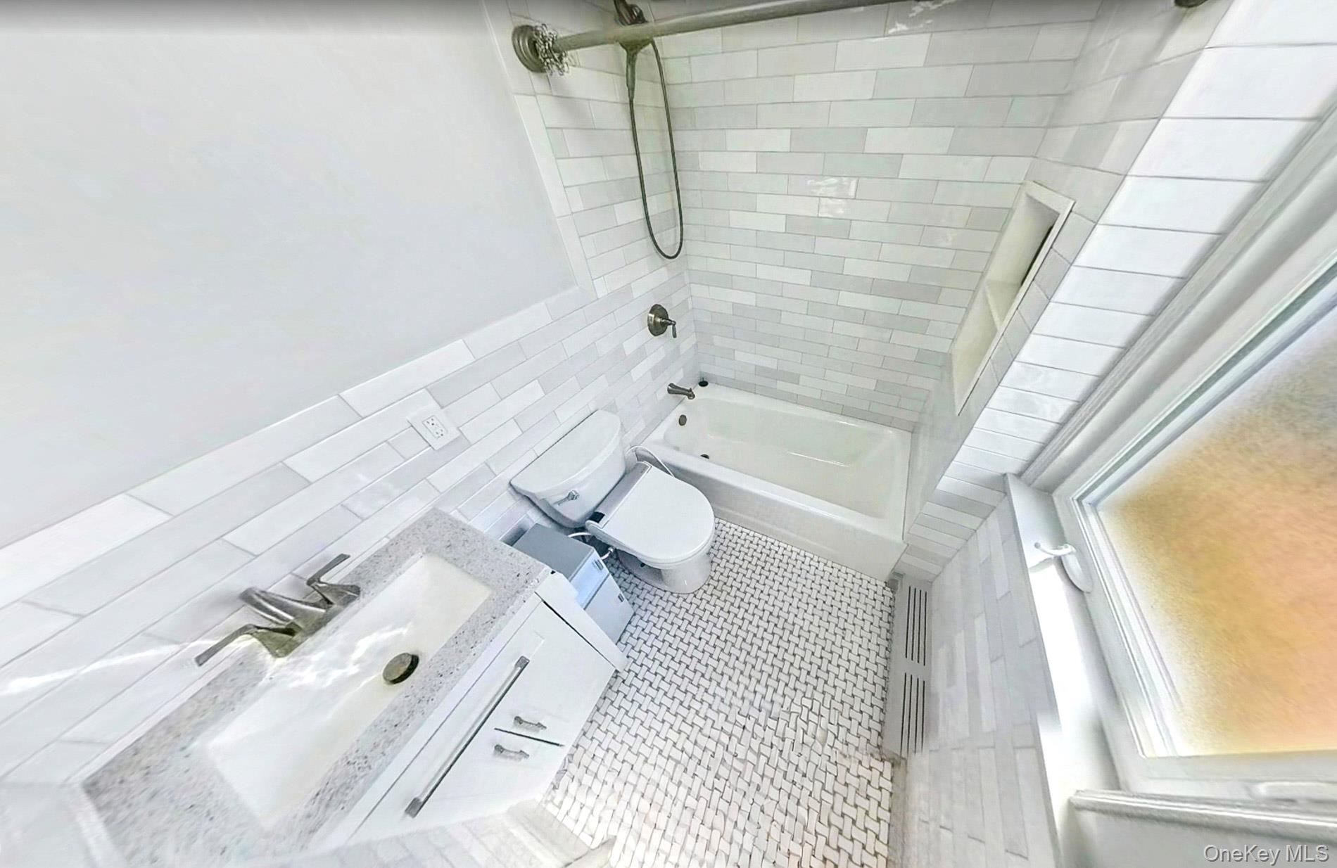 #9 photo, 29 Everett Street, Lynbrook , NY 11563