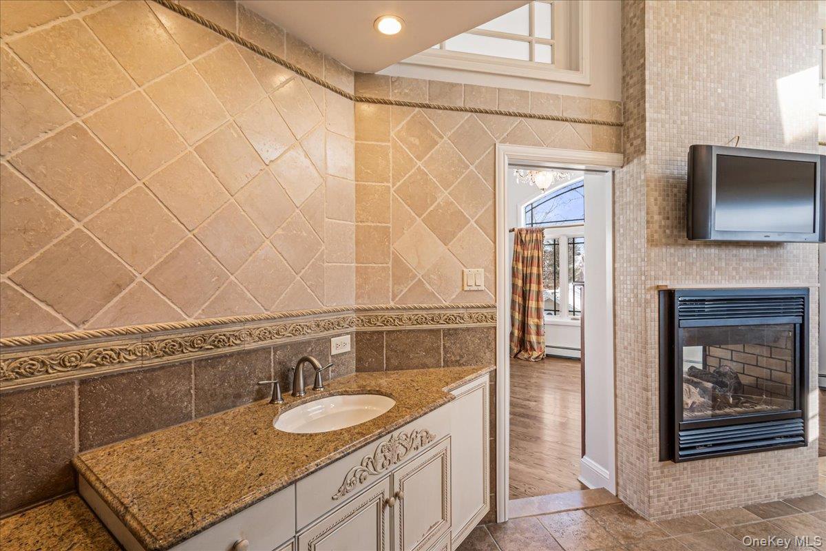 #17 photo, 12 Davison Avenue, নাসাউ কাউন্টি East Rockaway , NY 11518