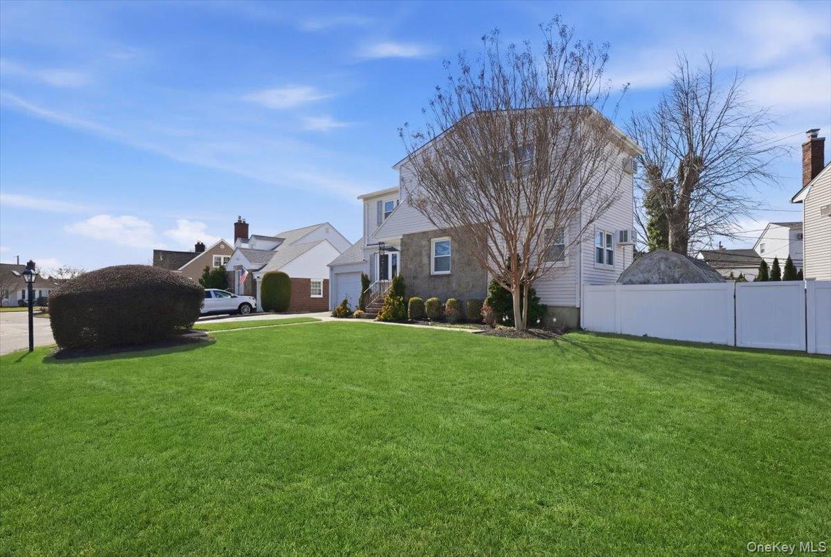 #2 photo, 2 Squirrel Drive, নাসাউ কাউন্টি East Rockaway , NY 11518