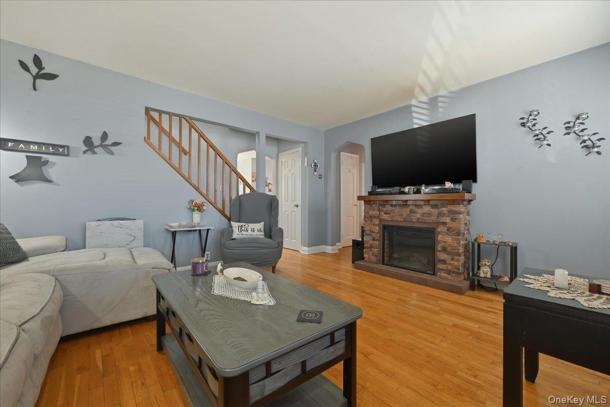 #4 photo, 2 Squirrel Drive, নাসাউ কাউন্টি East Rockaway , NY 11518