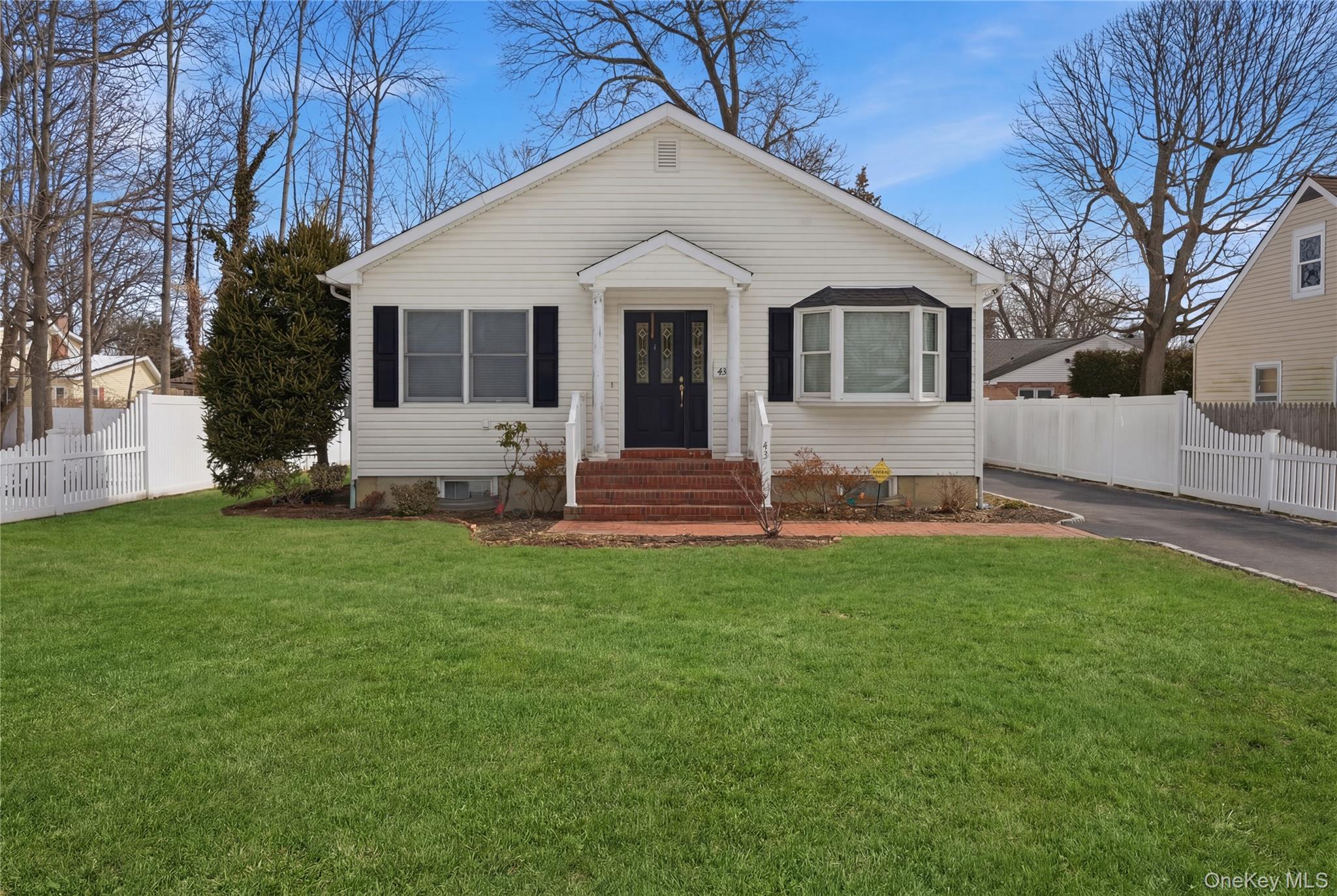 #1 photo, 43 Ridgeway Boulevard, Bay Shore , NY 11706