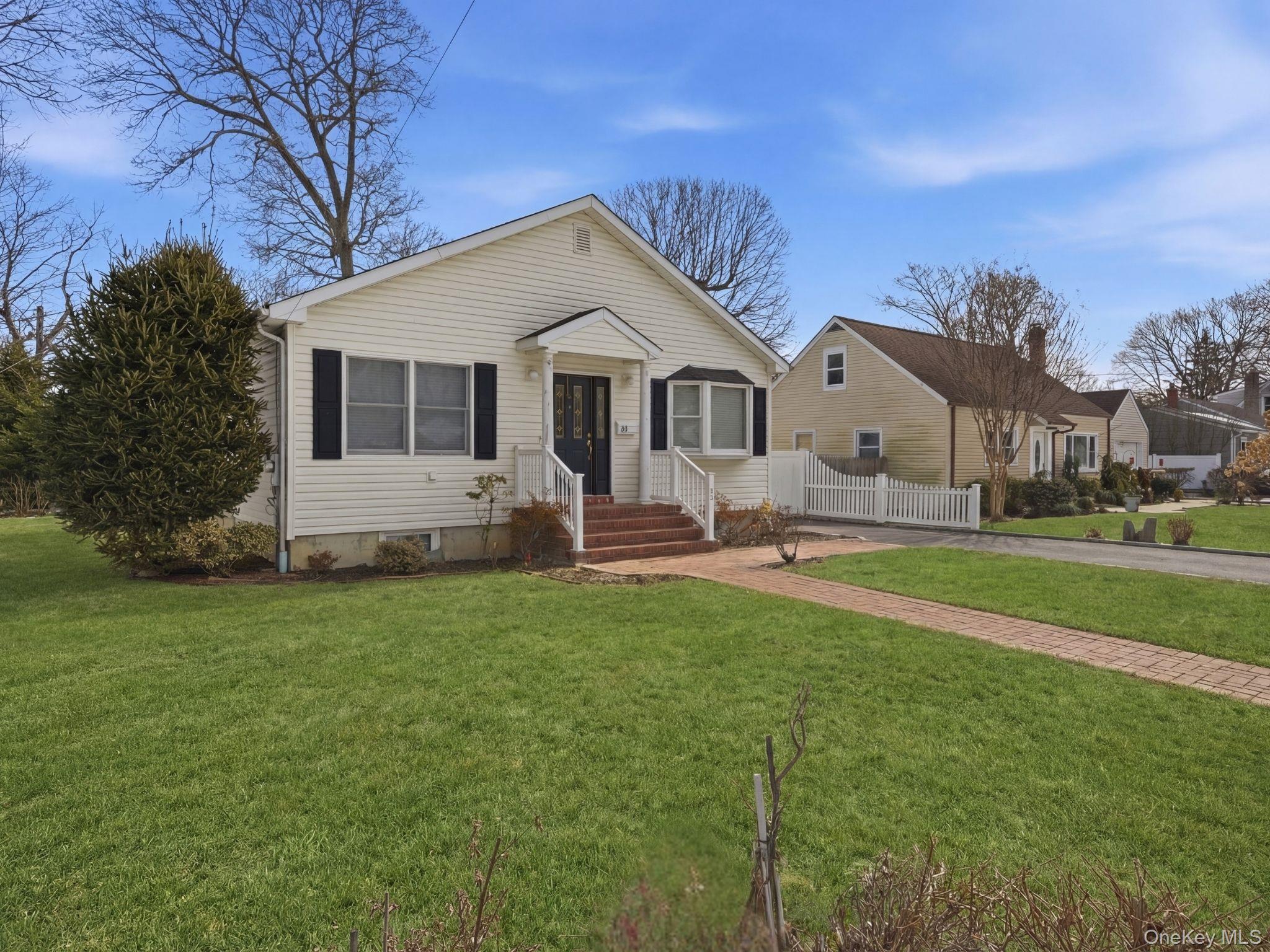 #3 photo, 43 Ridgeway Boulevard, Bay Shore , NY 11706