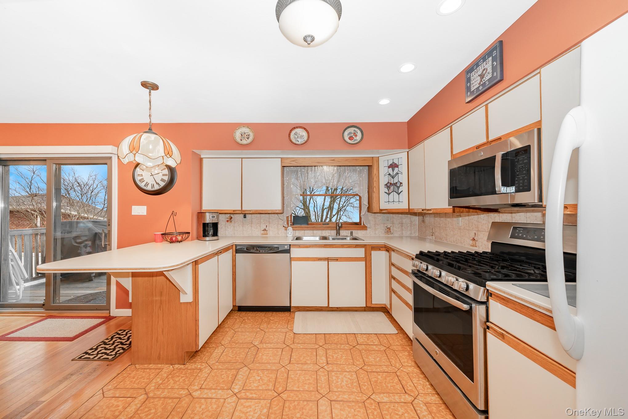 #7 photo, 15 Lourae Drive, Massapequa Park , NY 11762