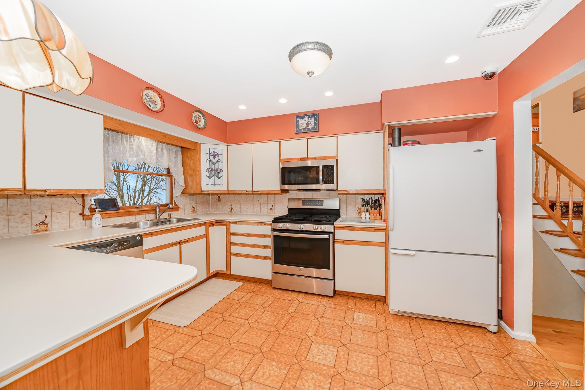 #8 photo, 15 Lourae Drive, Massapequa Park , NY 11762