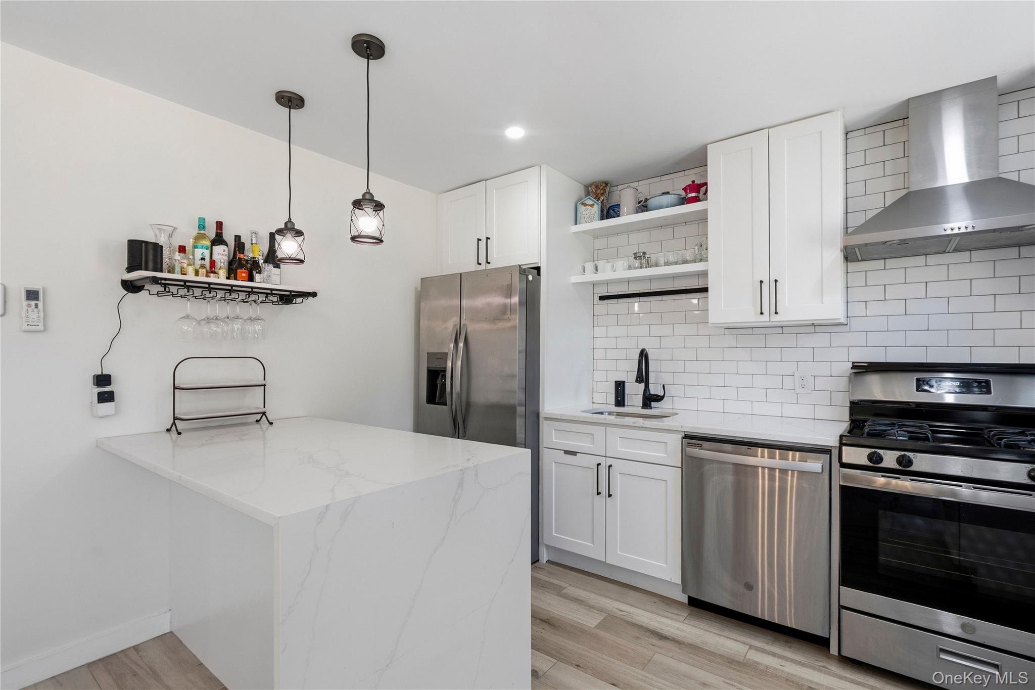 #11 photo, 25 Leonard Road, Syosset , NY 11791