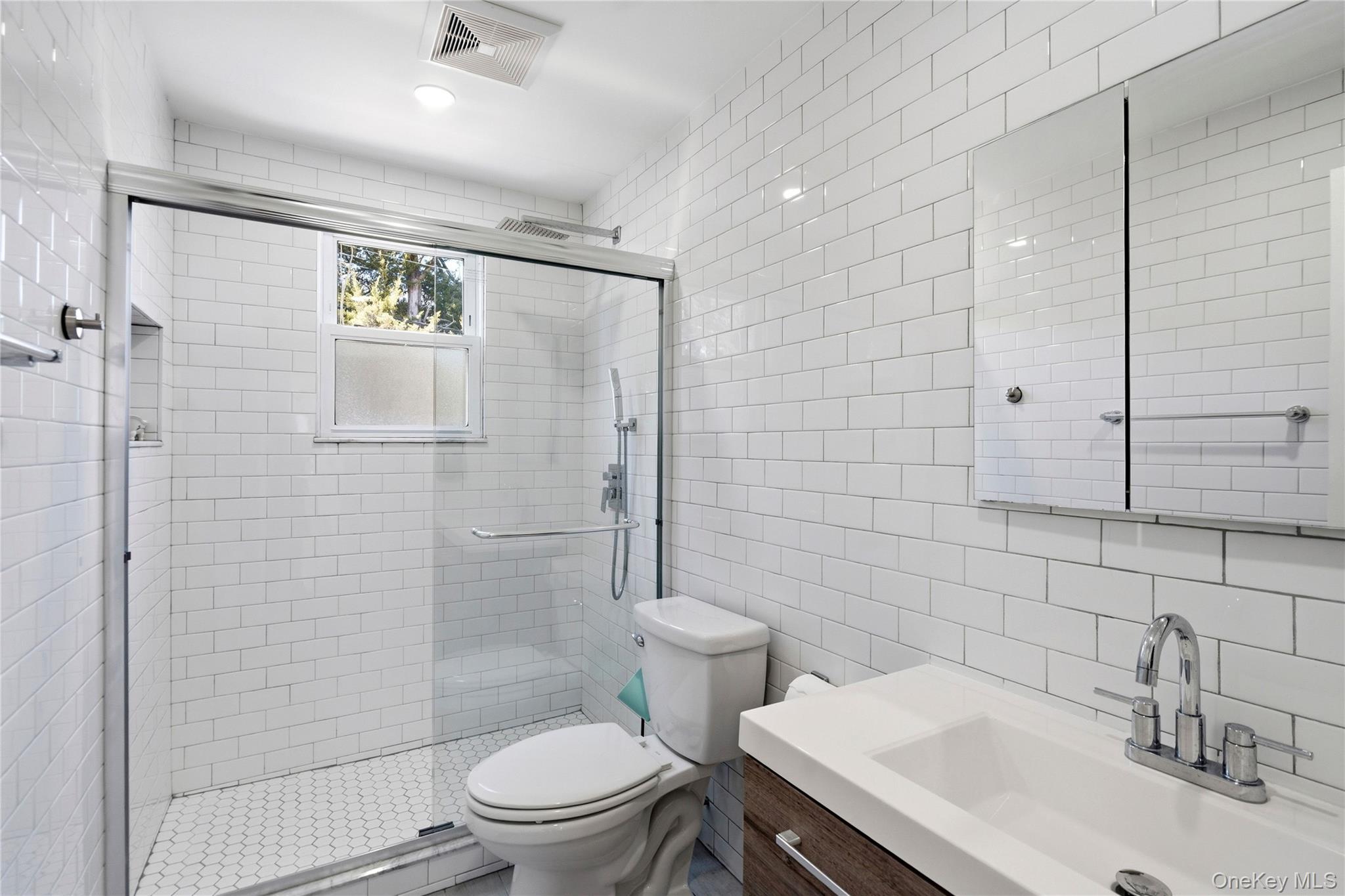 #13 photo, 25 Leonard Road, Syosset , NY 11791