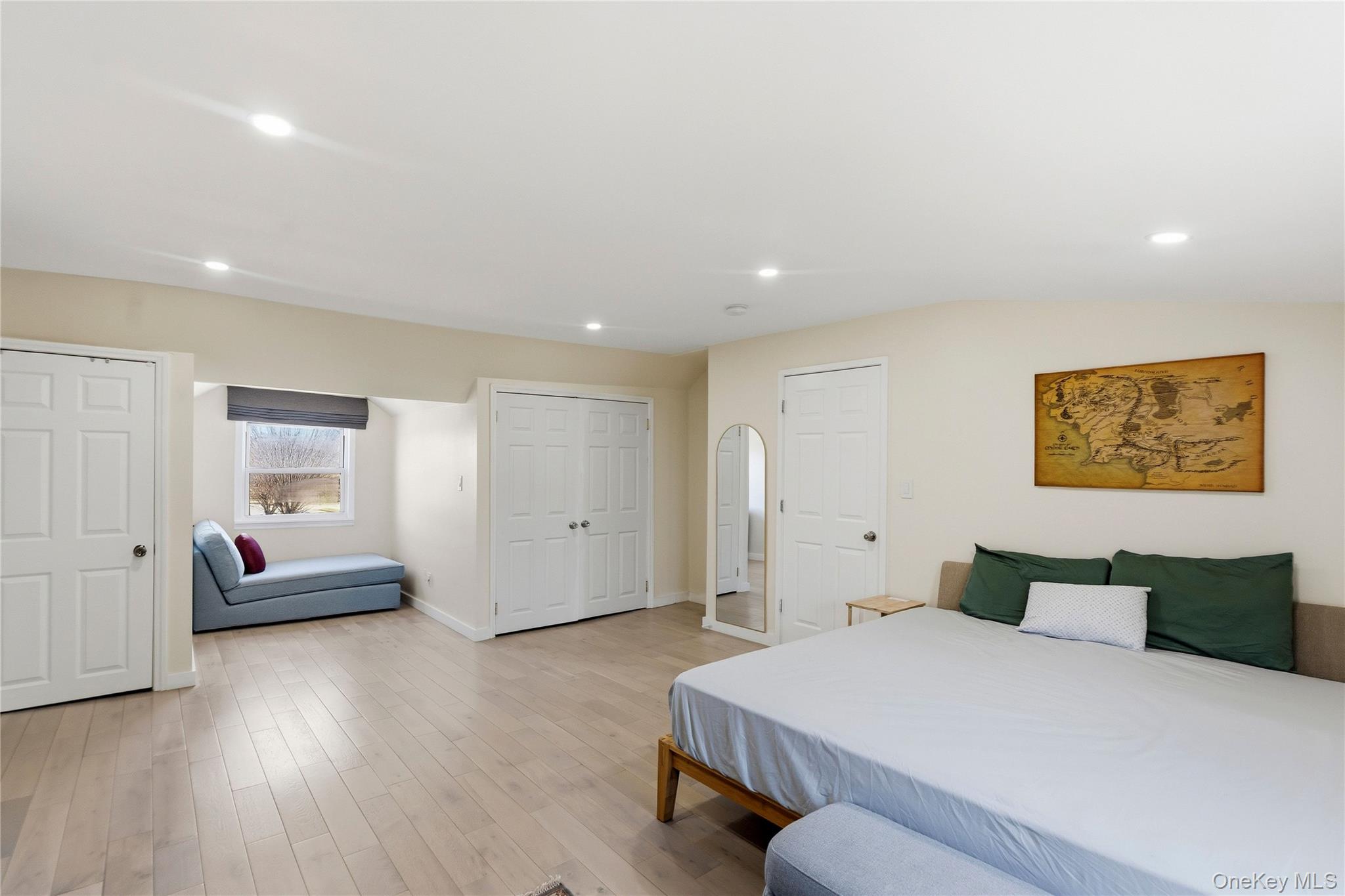 #18 photo, 25 Leonard Road, Syosset , NY 11791