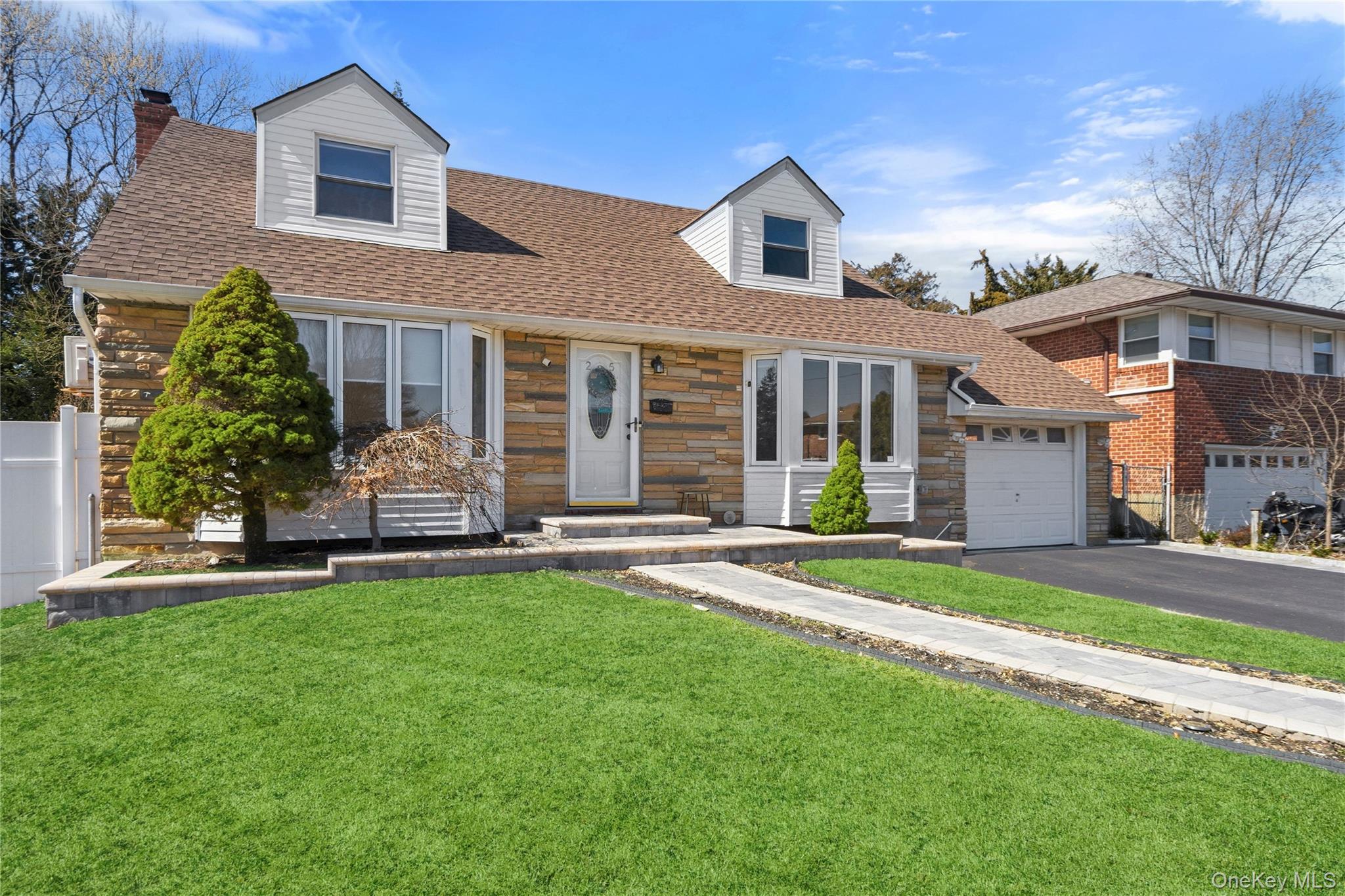 #2 photo, 25 Leonard Road, Syosset , NY 11791