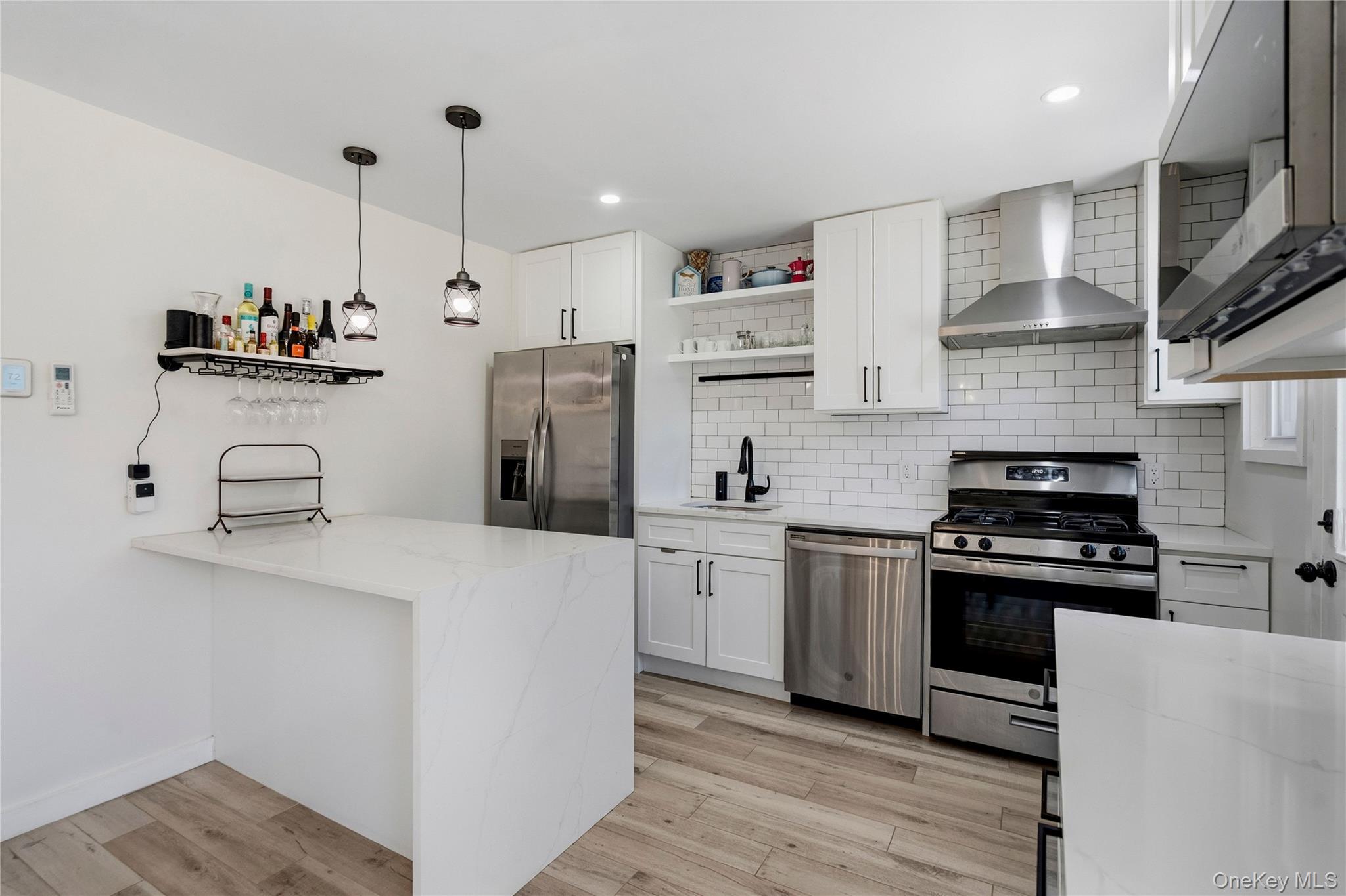 #8 photo, 25 Leonard Road, Syosset , NY 11791