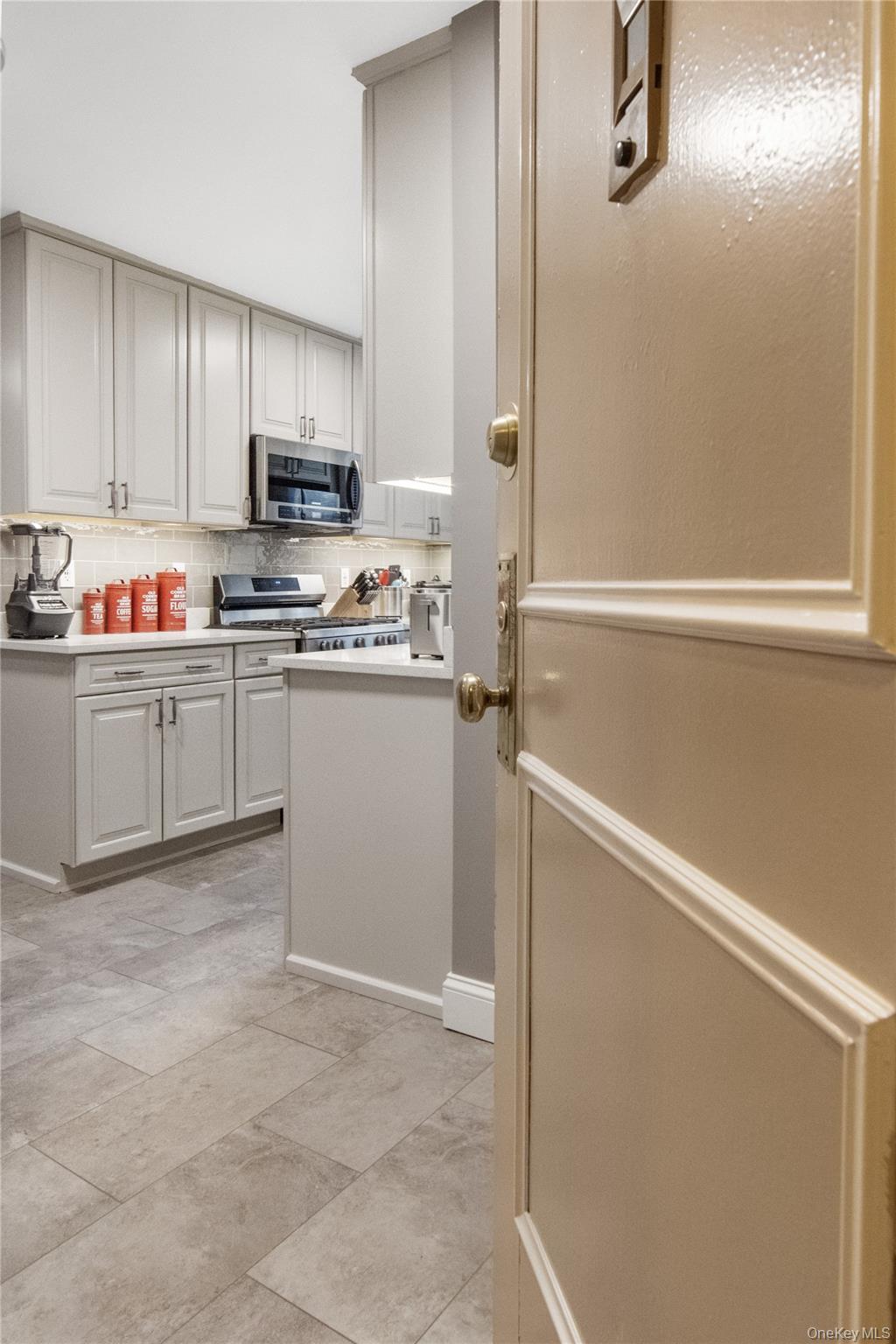 #2 photo, 185 Bryant Avenue, White Plains , NY 10605