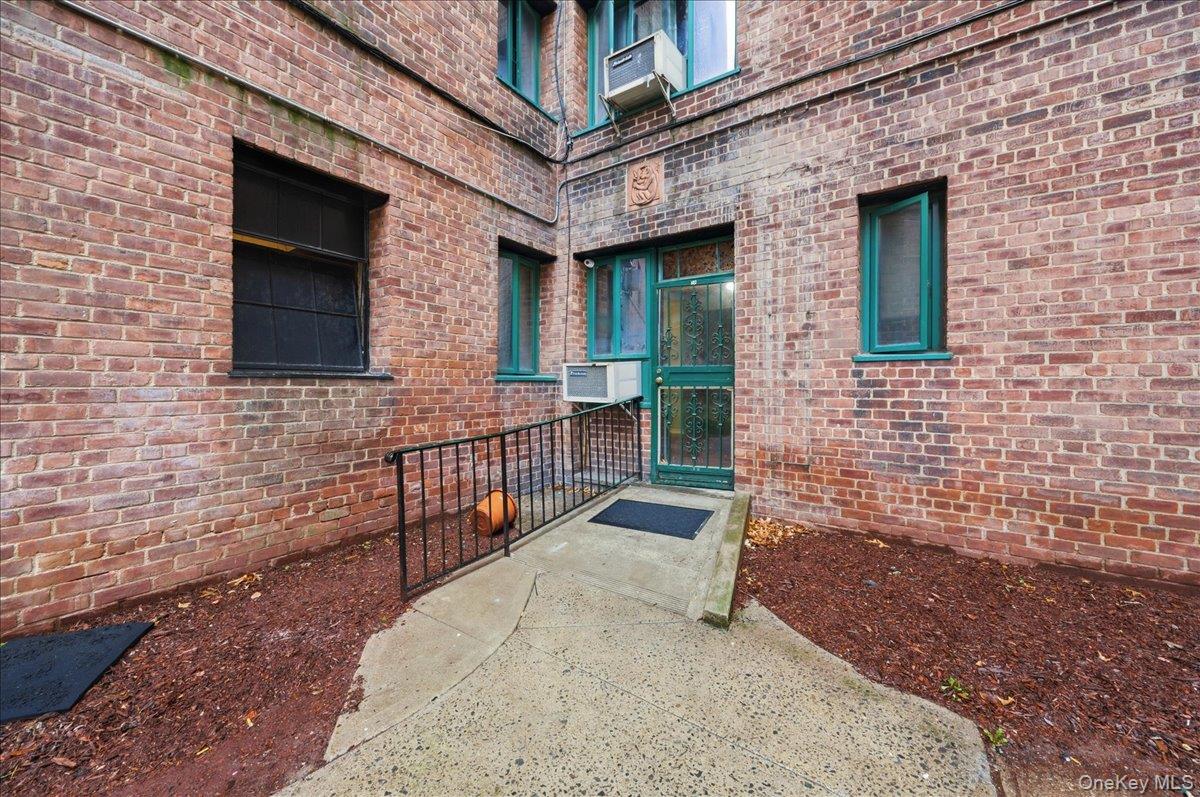 #14 photo, 1561 Metropolitan Avenue, Bronx , NY 10462