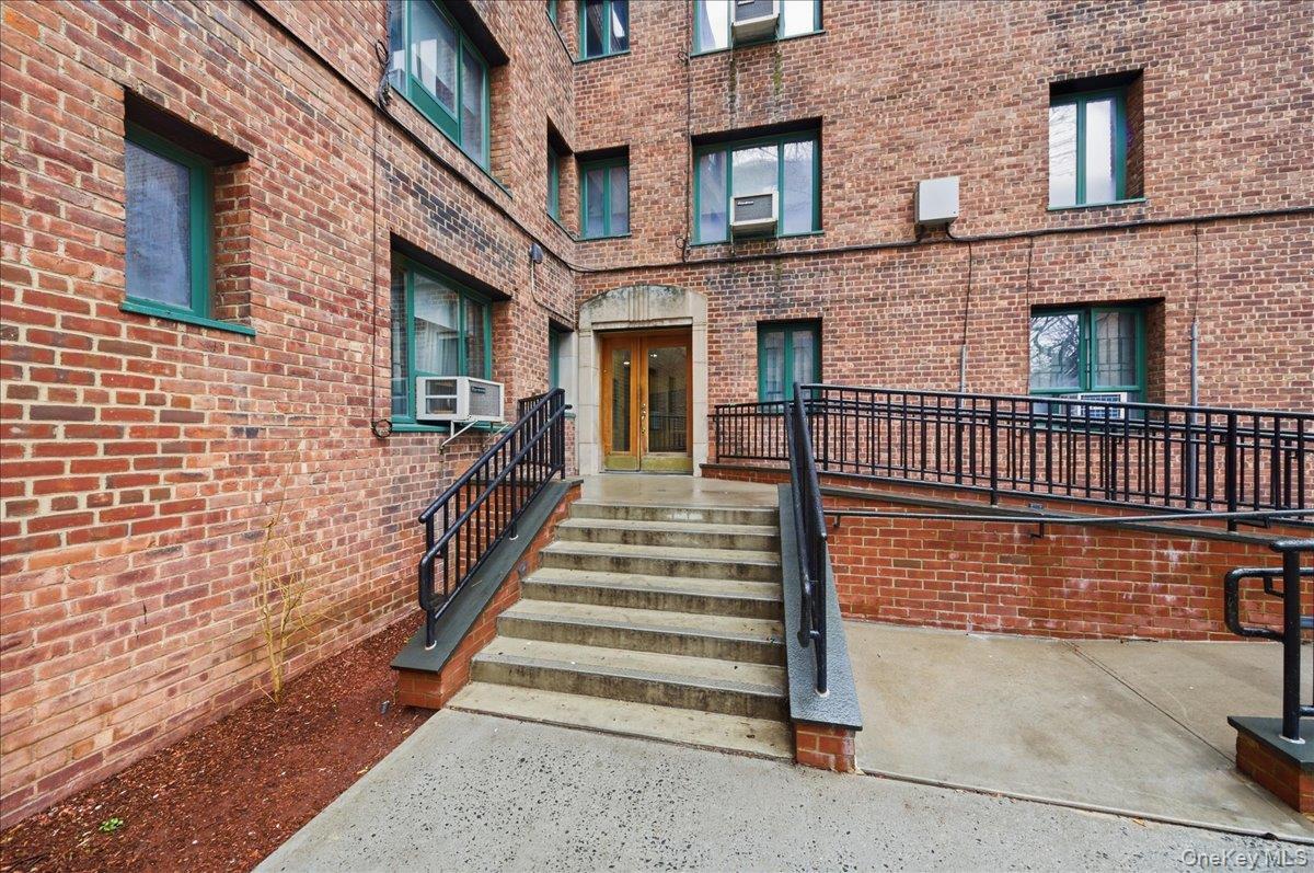 #16 photo, 1561 Metropolitan Avenue, Bronx , NY 10462