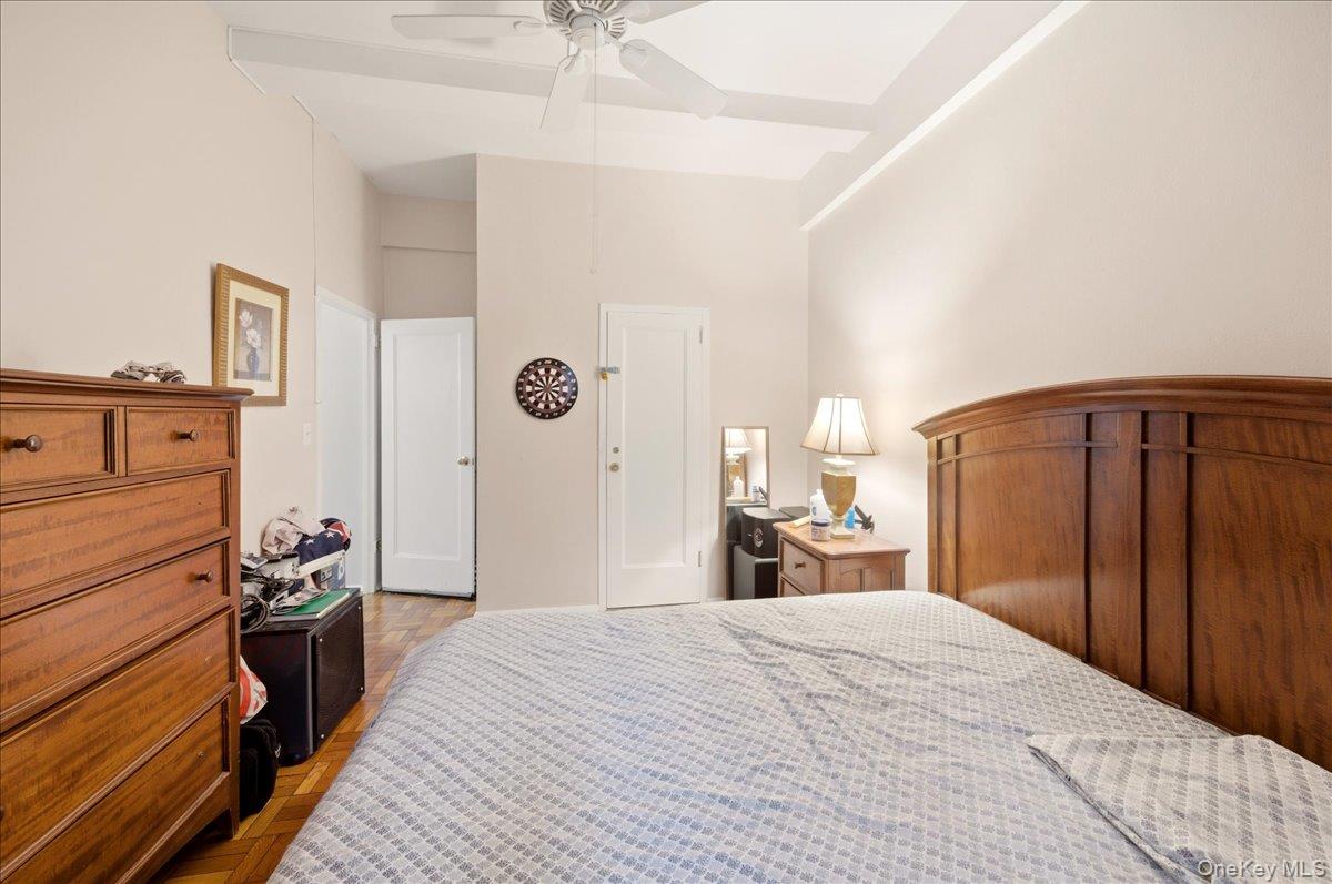 #3 photo, 1561 Metropolitan Avenue, Bronx , NY 10462