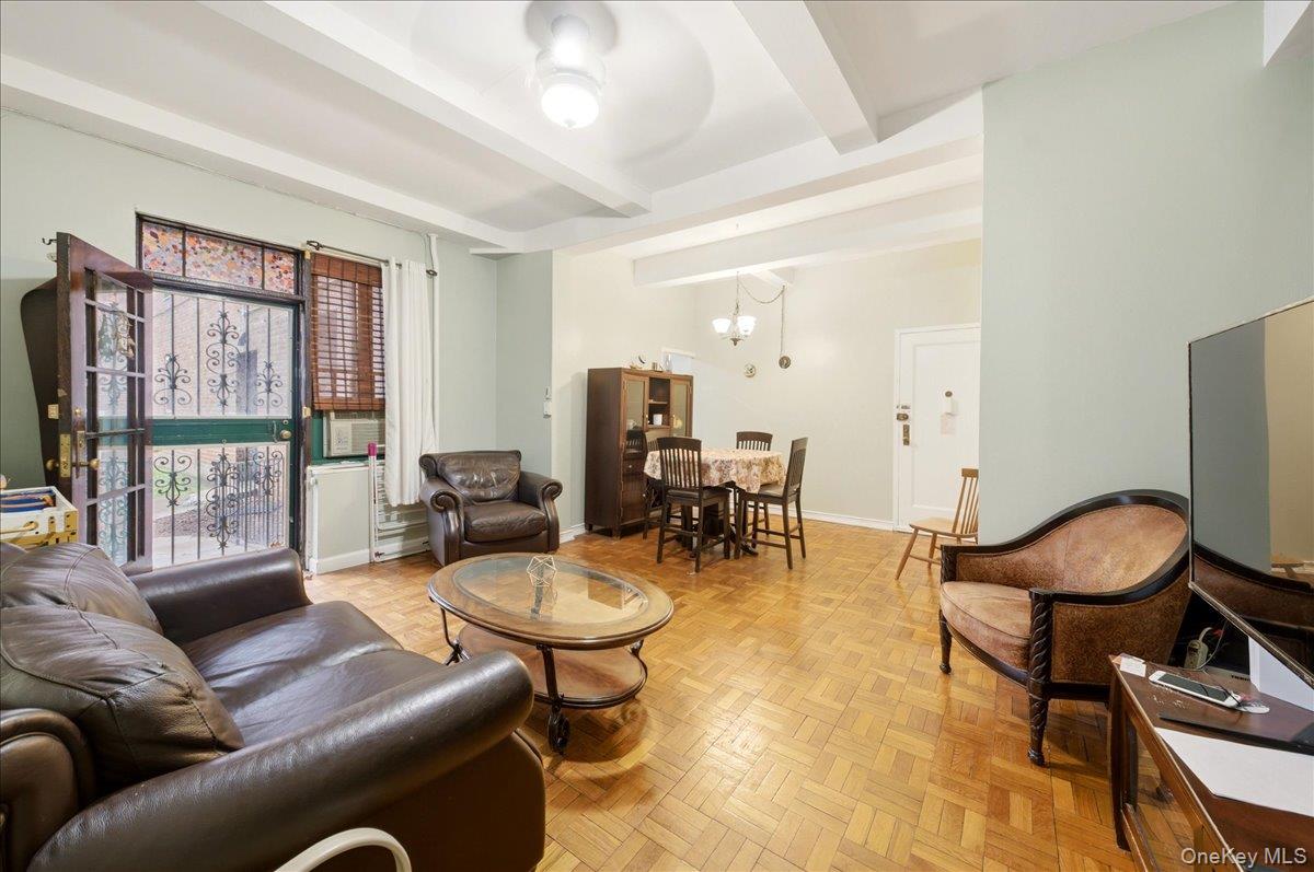 #7 photo, 1561 Metropolitan Avenue, Bronx , NY 10462