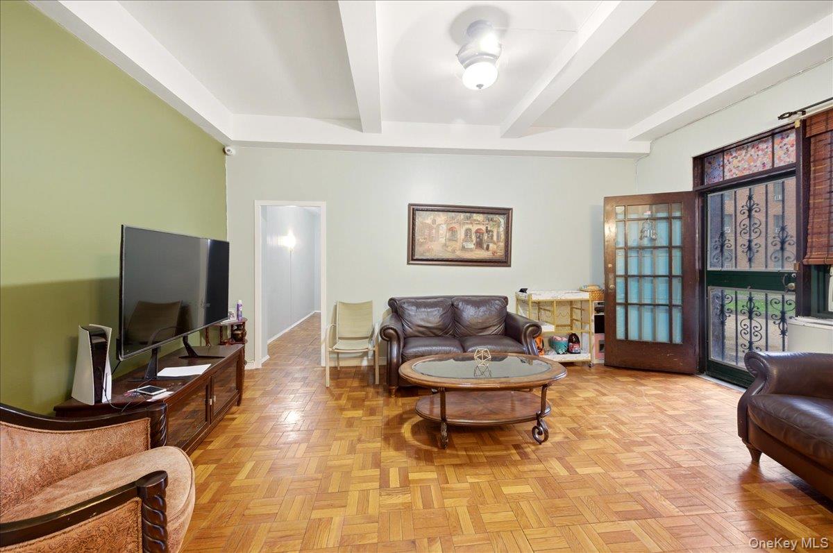 #9 photo, 1561 Metropolitan Avenue, Bronx , NY 10462