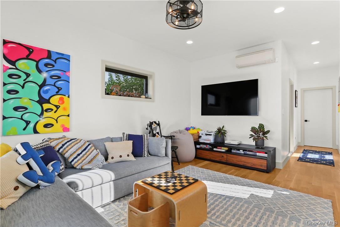 #16 photo, 81 Rochelle Street, Bronx , NY 10464