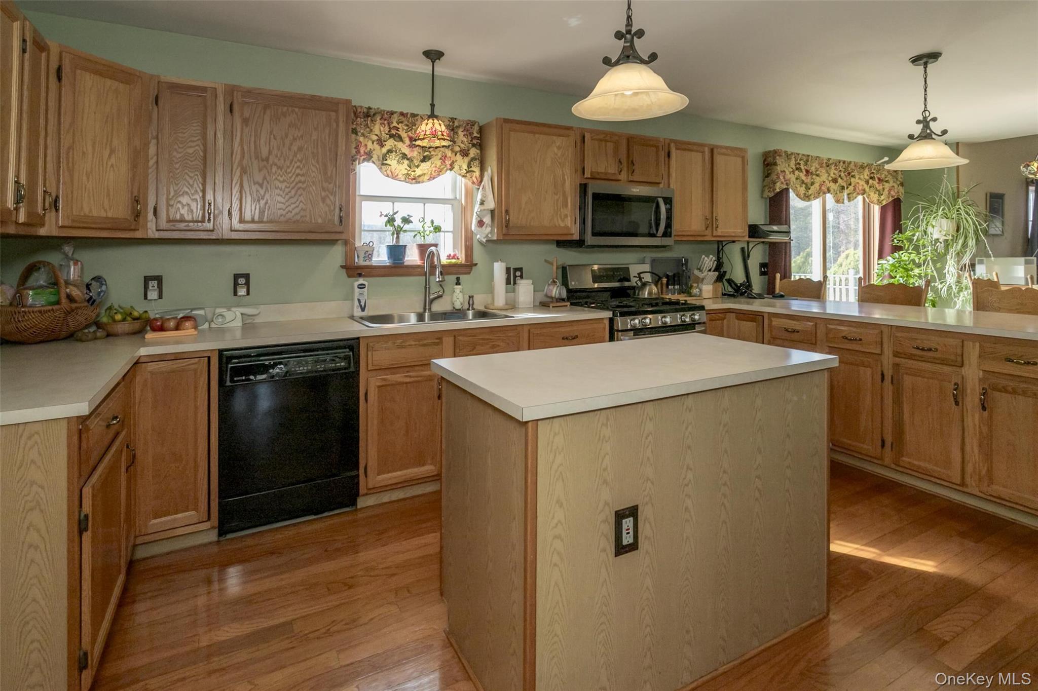 #7 photo, 24 Sesame Street, Rock Tavern , NY 12575