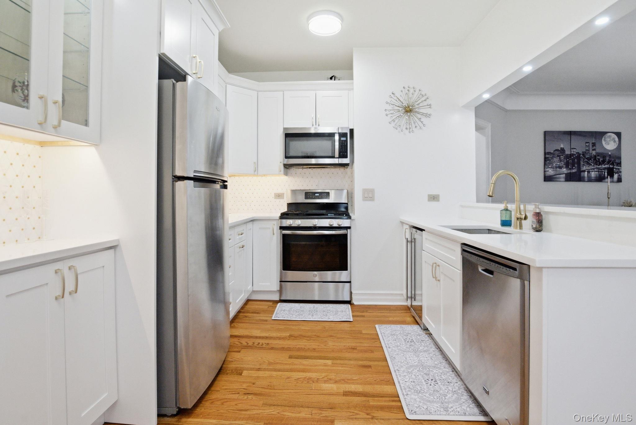 #10 photo, 26 W Pondfield Road, Bronxville , NY 10708