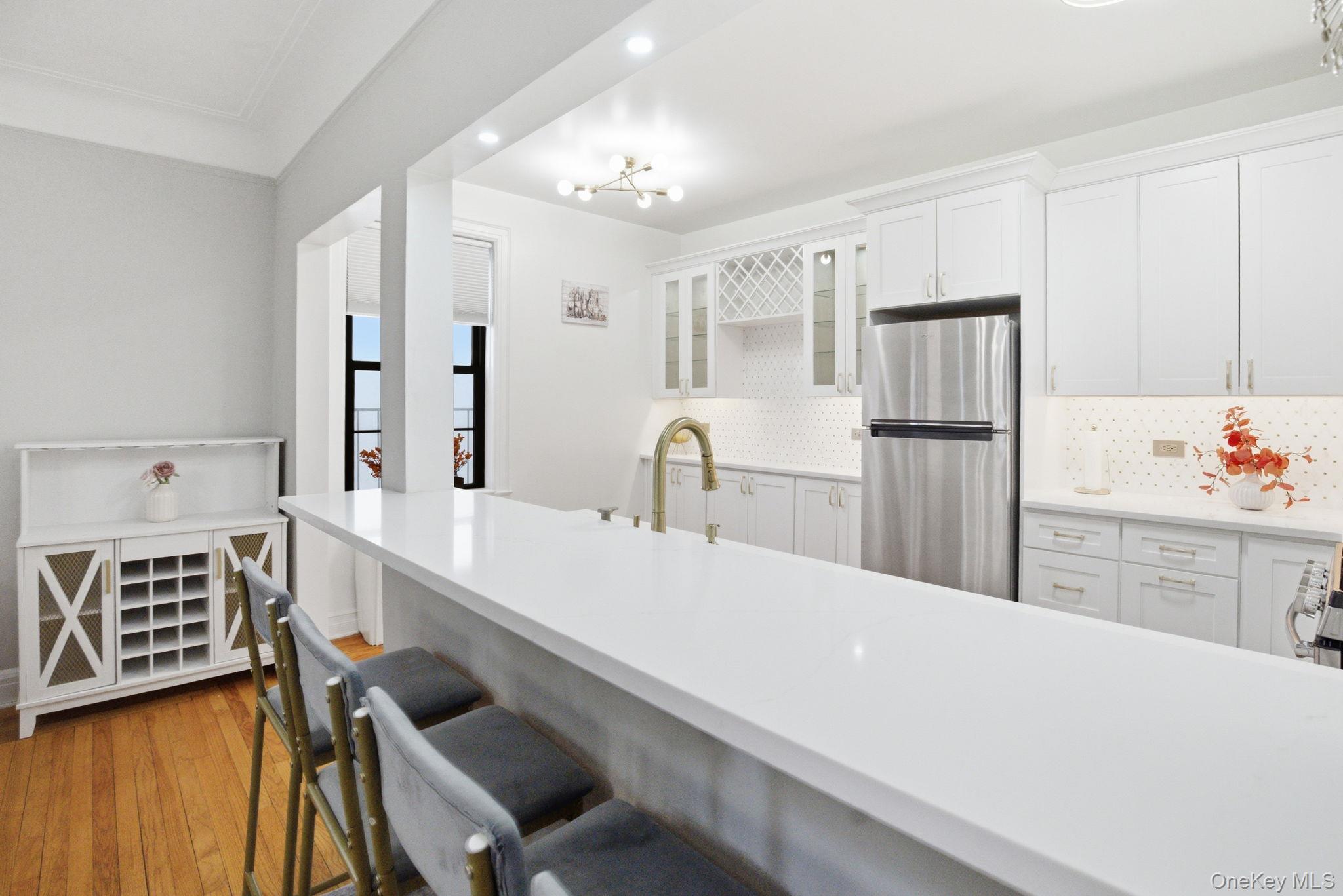 #13 photo, 26 W Pondfield Road, Bronxville , NY 10708