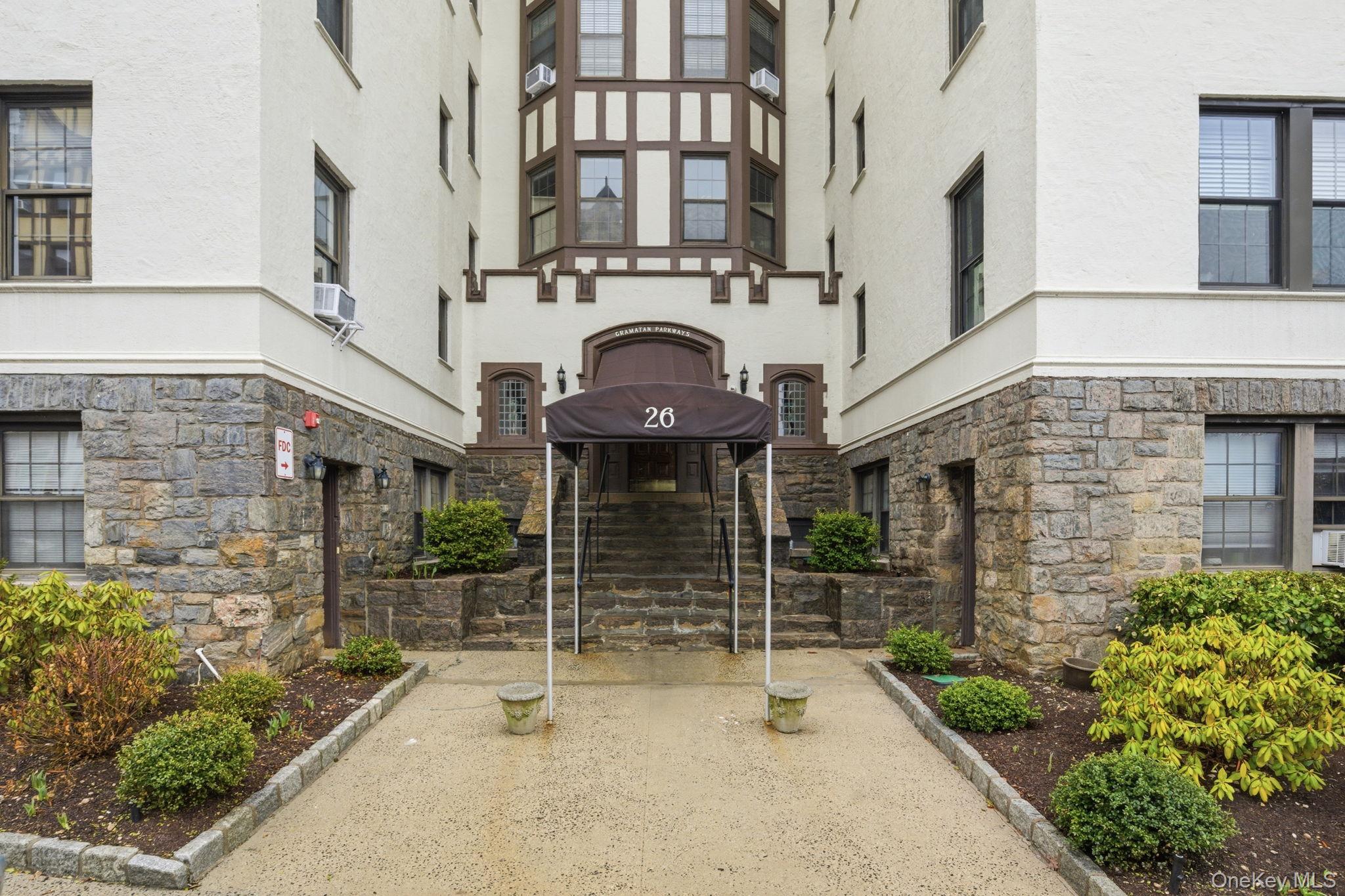 #20 photo, 26 W Pondfield Road, Bronxville , NY 10708