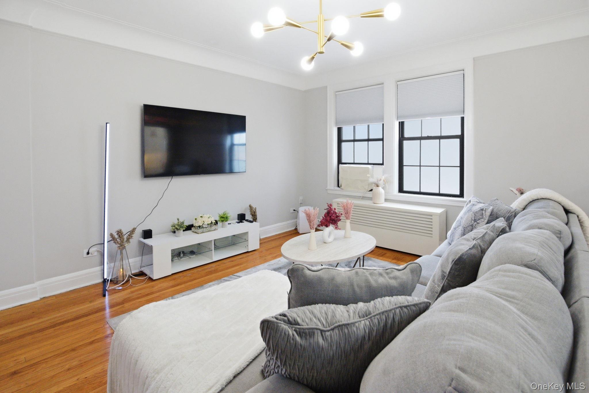 #5 photo, 26 W Pondfield Road, Bronxville , NY 10708