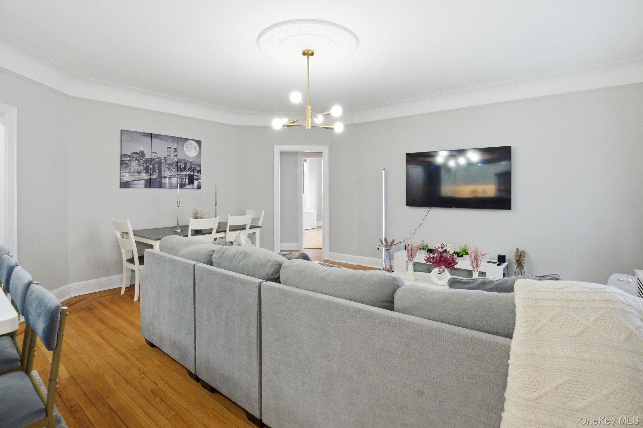 #6 photo, 26 W Pondfield Road, Bronxville , NY 10708