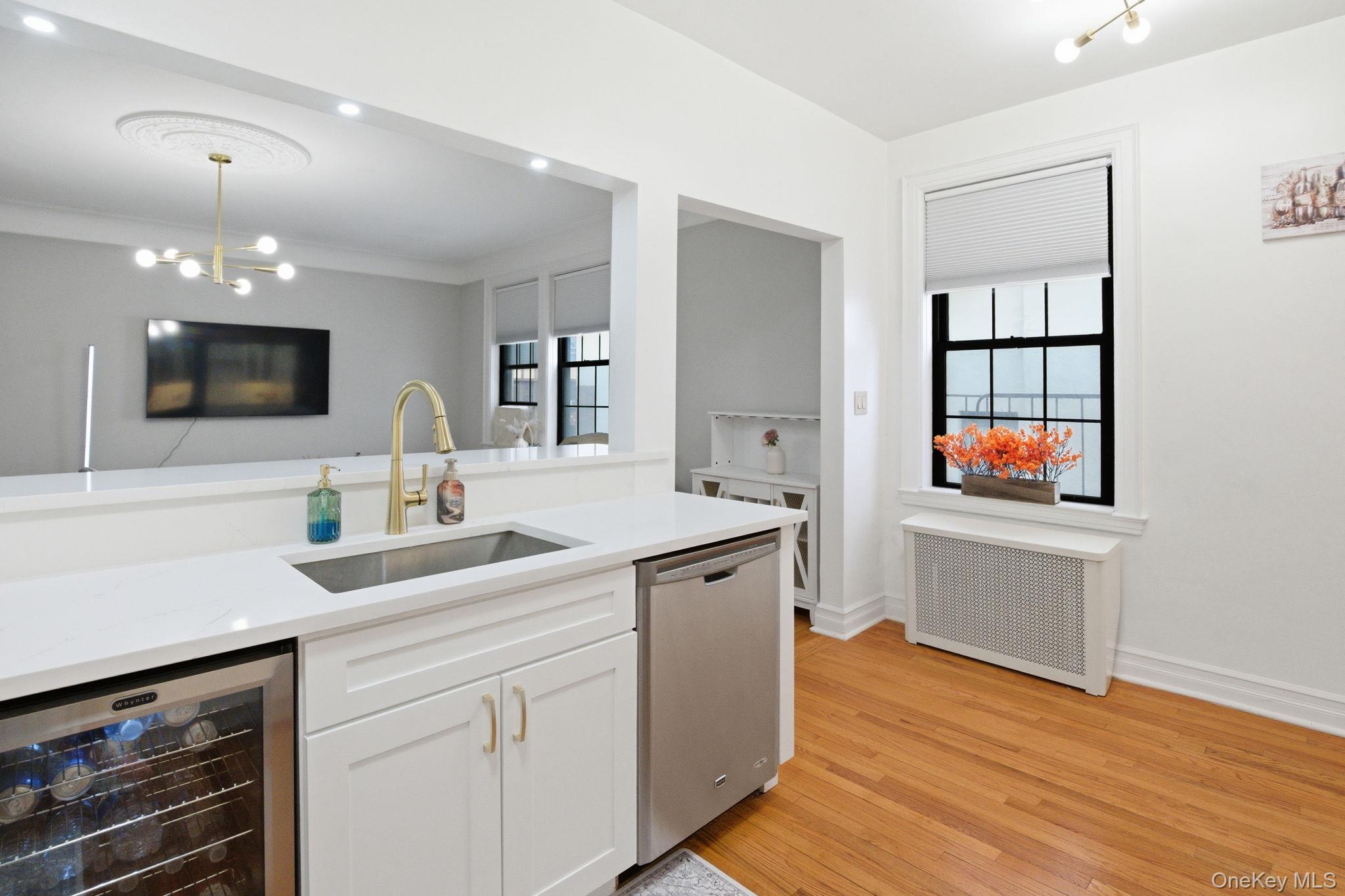 #8 photo, 26 W Pondfield Road, Bronxville , NY 10708