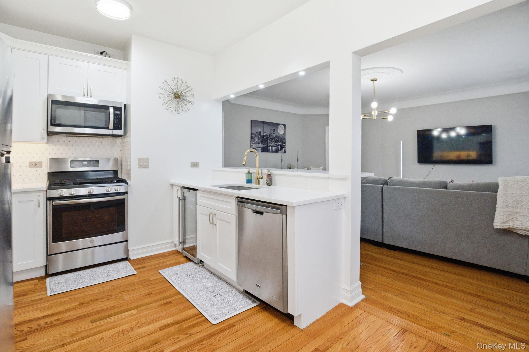 #9 photo, 26 W Pondfield Road, Bronxville , NY 10708