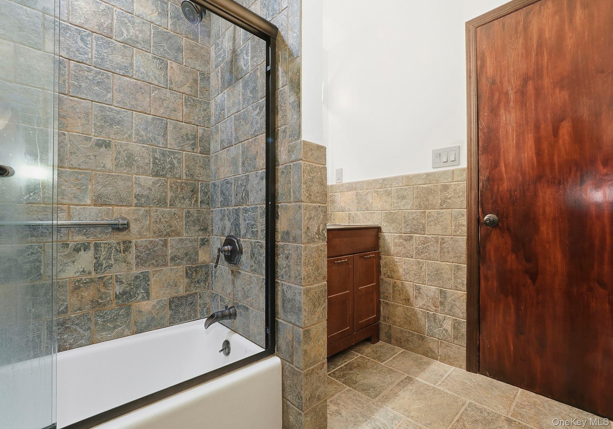 #19 photo, 33 Fulmar Road, Mahopac , NY 10541