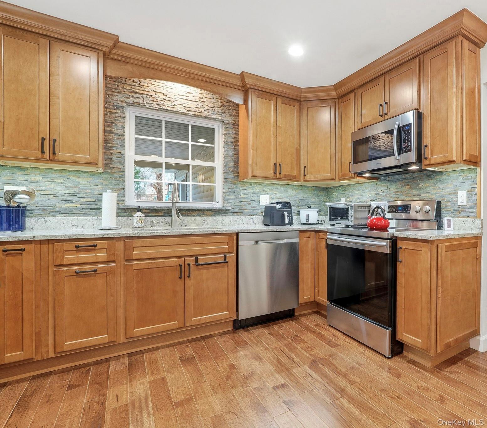 #2 photo, 33 Fulmar Road, Mahopac , NY 10541