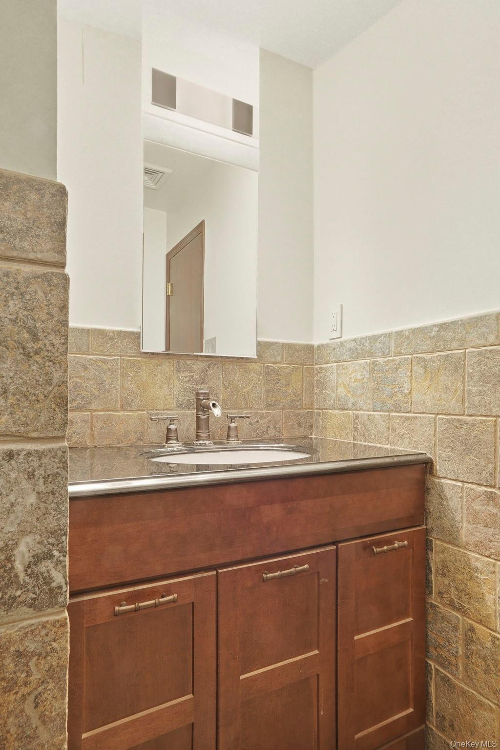 #20 photo, 33 Fulmar Road, Mahopac , NY 10541