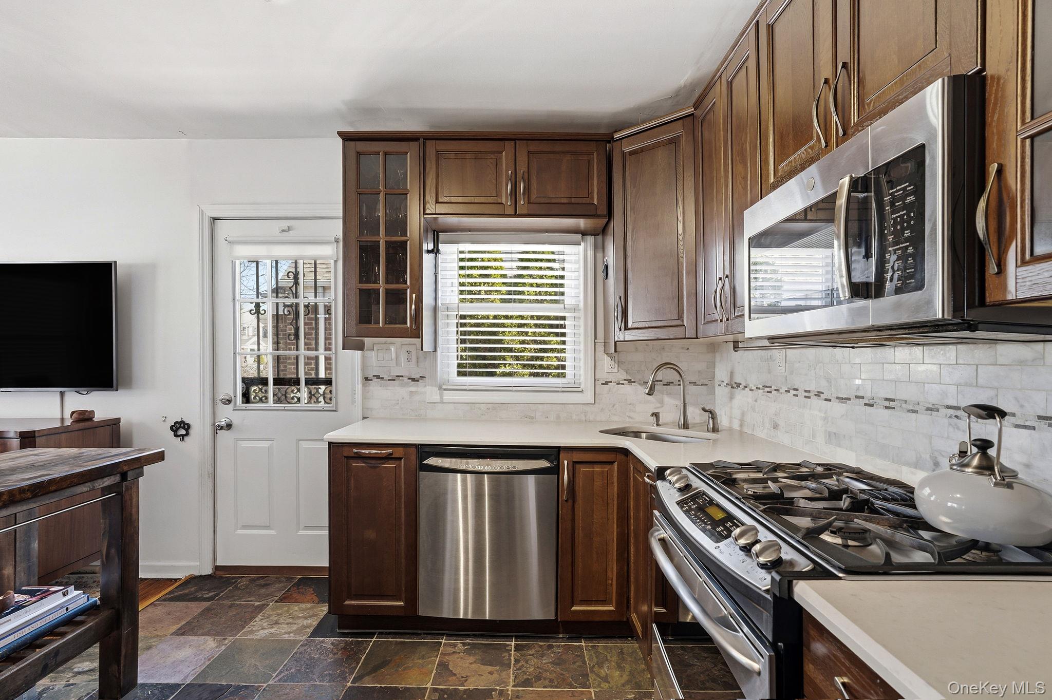 #10 photo, 64 W Fenimore Street, Valley Stream , NY 11580