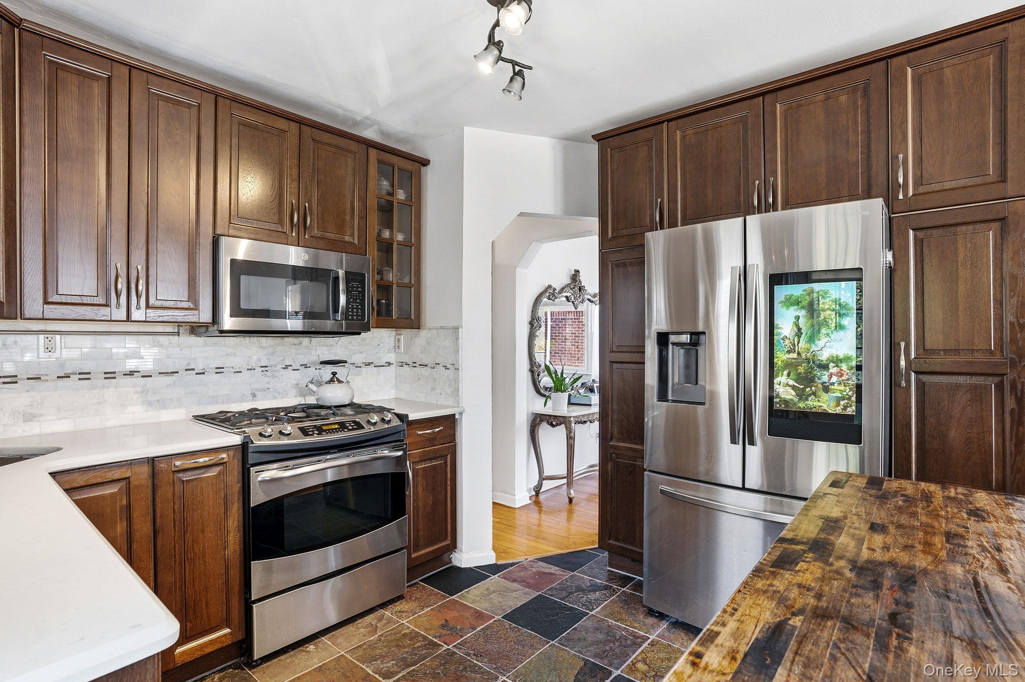 #11 photo, 64 W Fenimore Street, Valley Stream , NY 11580