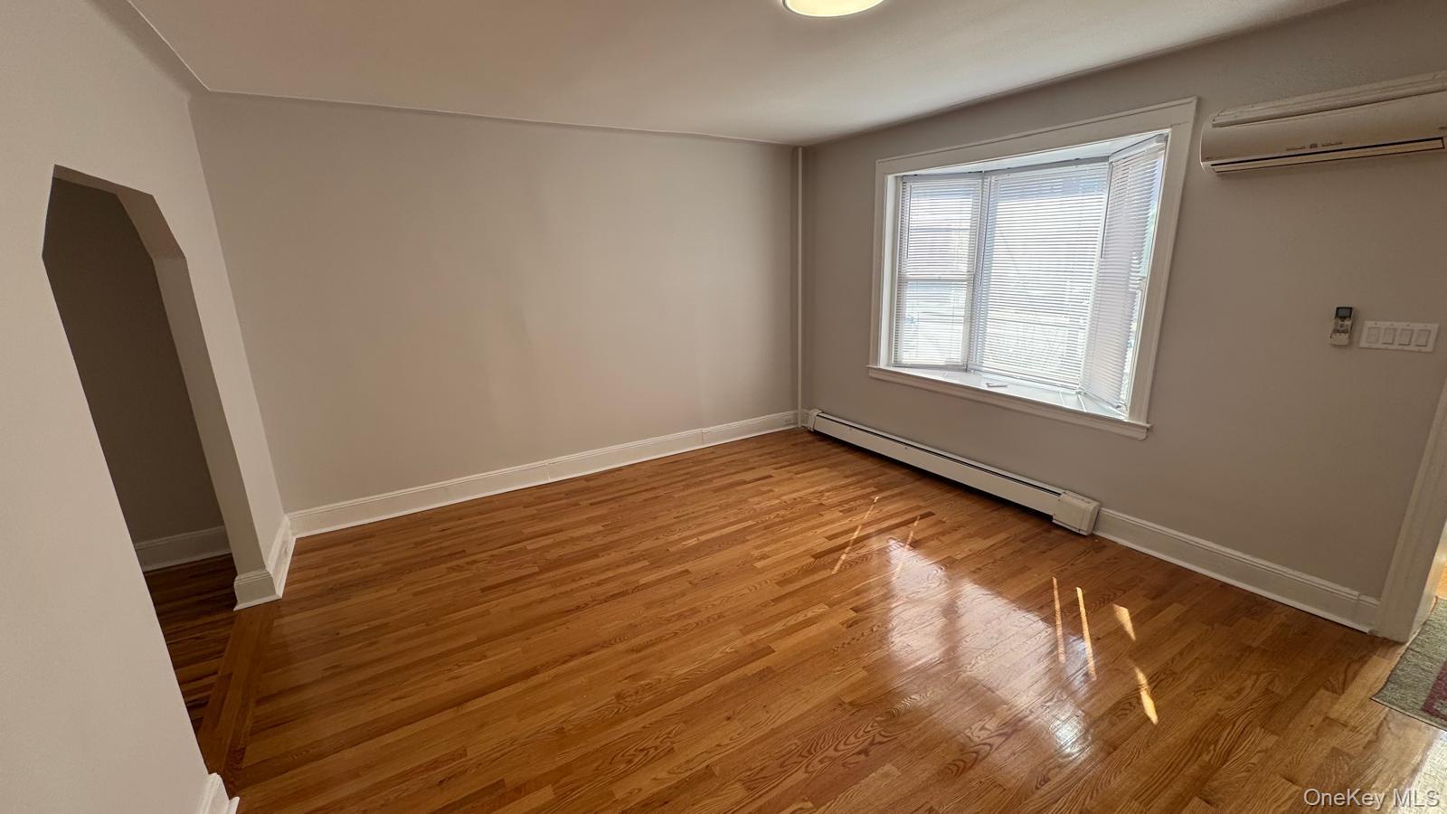 #7 photo, 14729 Coolidge Avenue, Briarwood , NY 11435