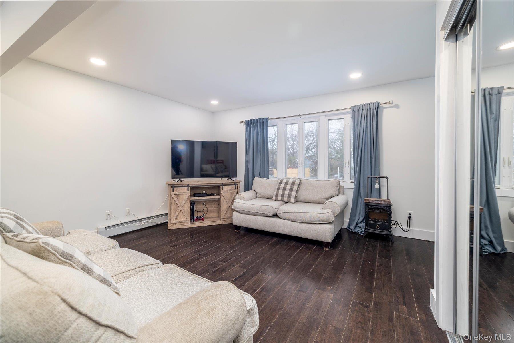 #9 photo, 3357 4th Street, Oceanside , NY 11572