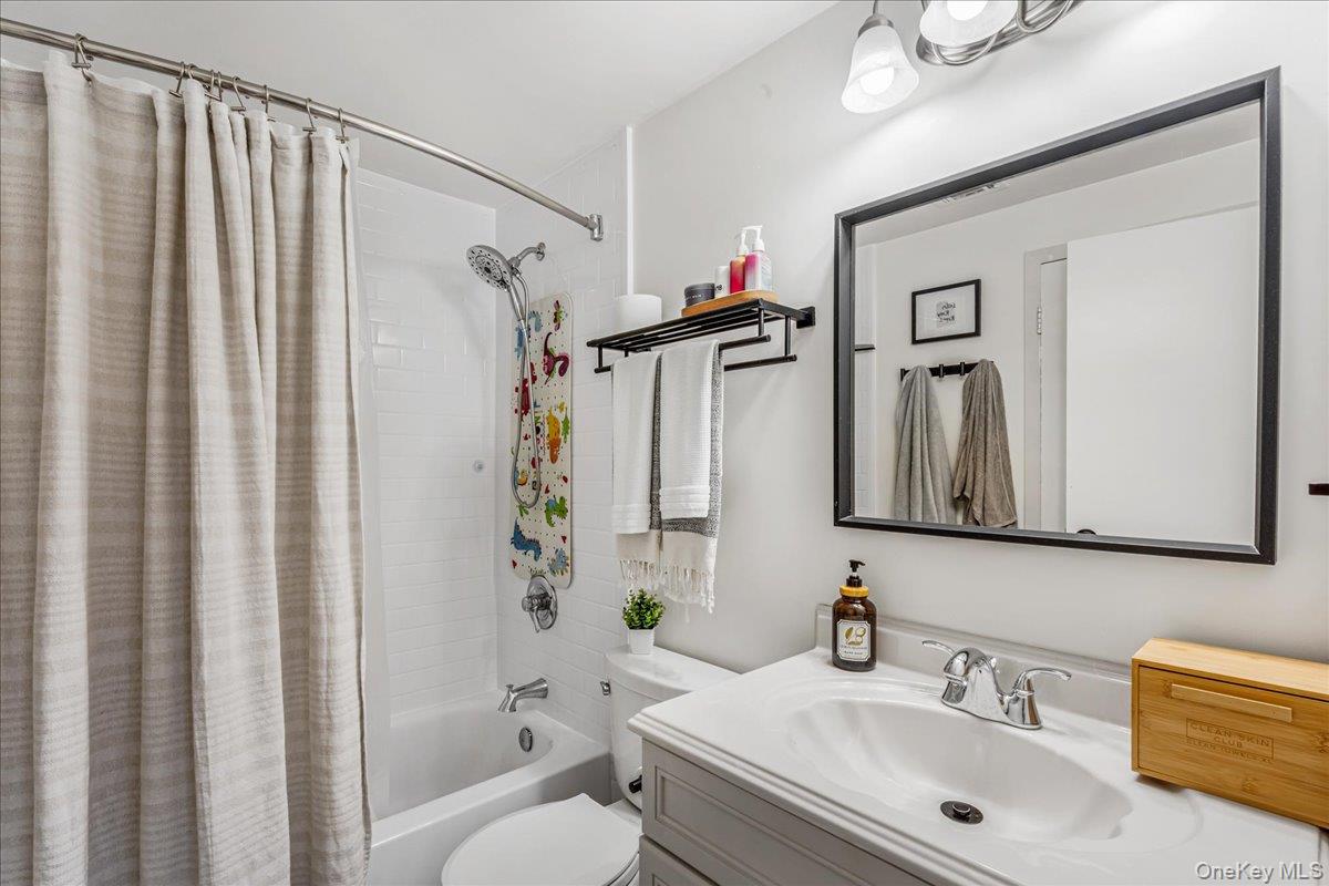 #14 photo, 199 Skyline Drive, Coram , NY 11727